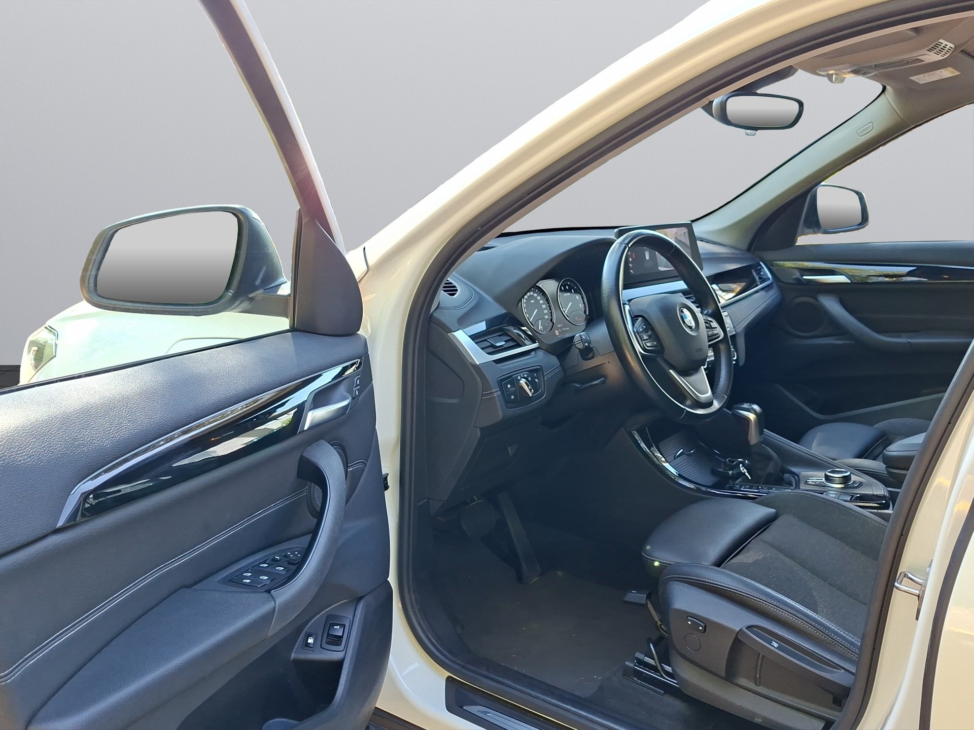 BMW X1 xDrive 25e xLine Steptronic-image-17