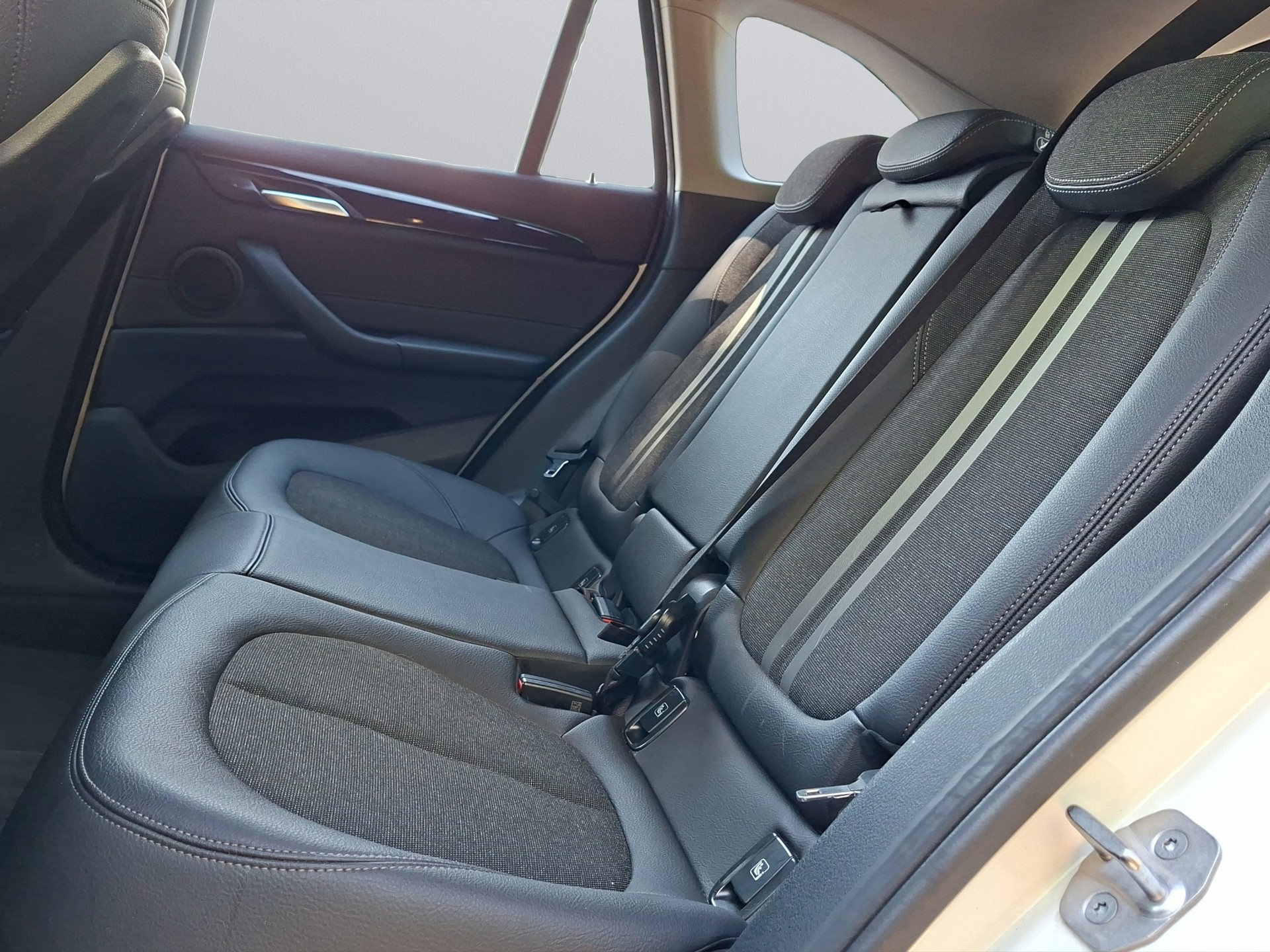 BMW X1 xDrive 25e xLine Steptronic-image-13