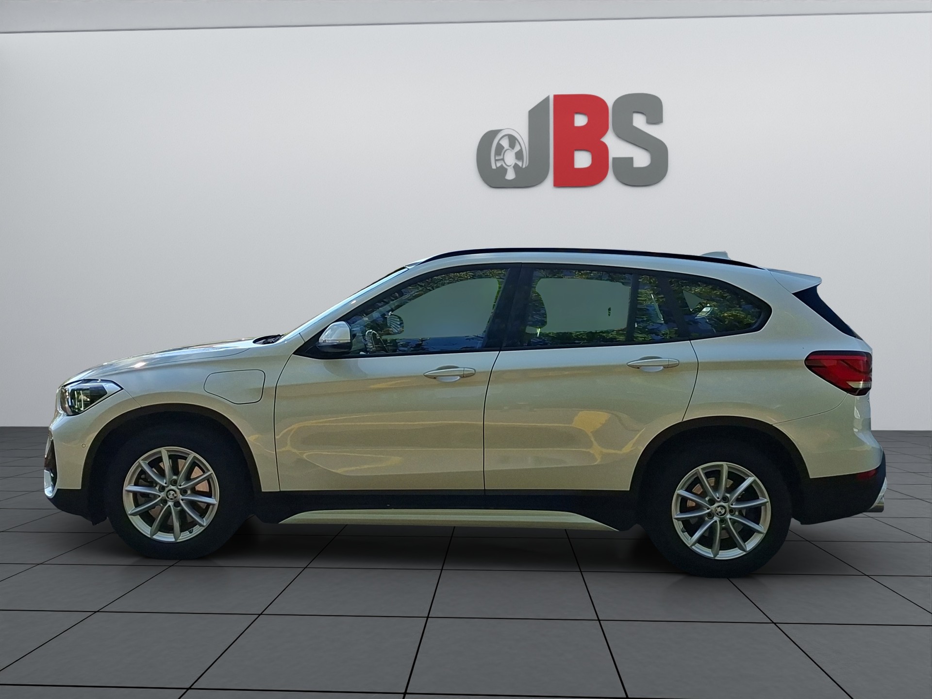 BMW X1 xDrive 25e xLine Steptronic-showroom-element-1