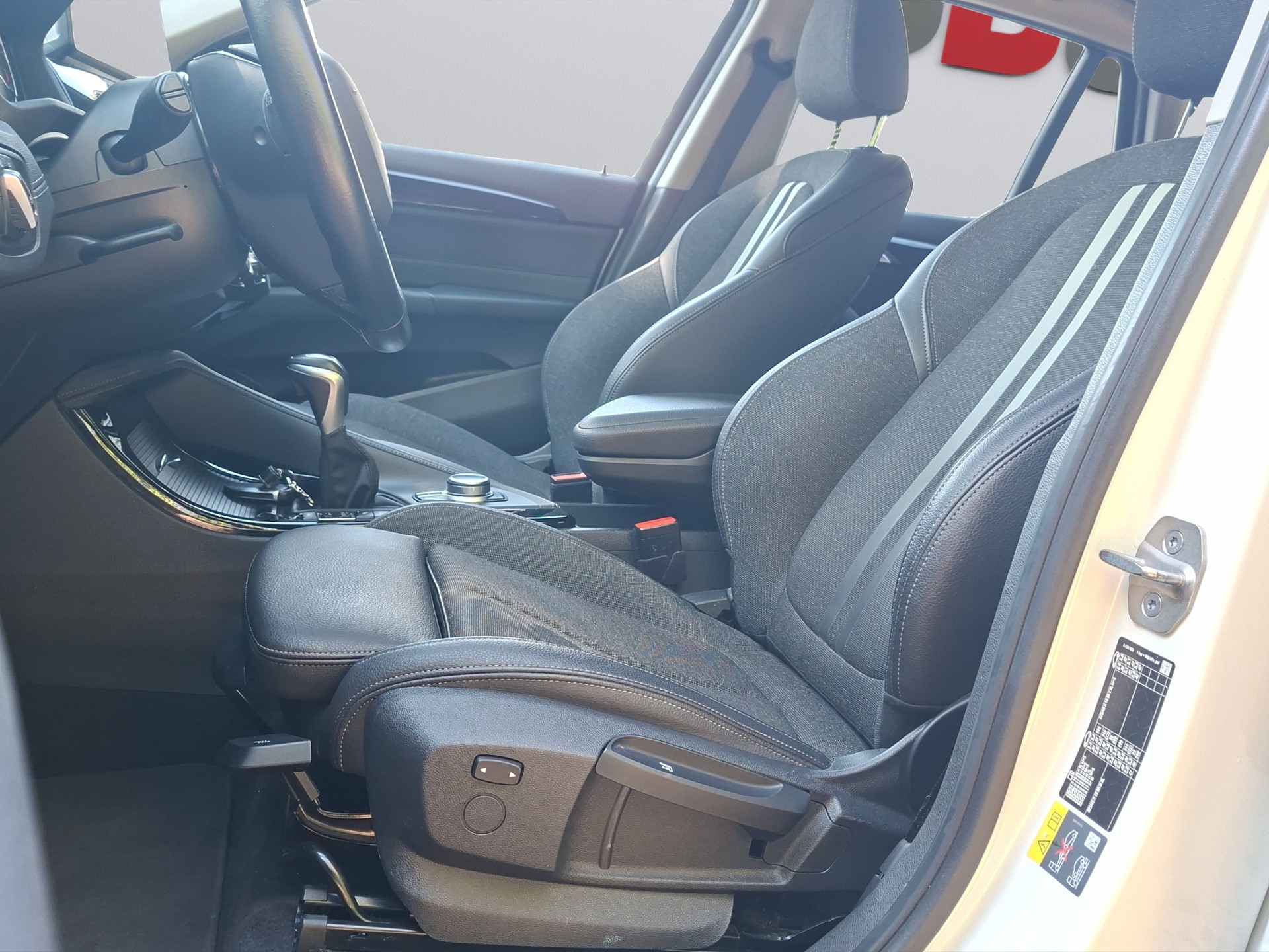 BMW X1 xDrive 25e xLine Steptronic-image-8