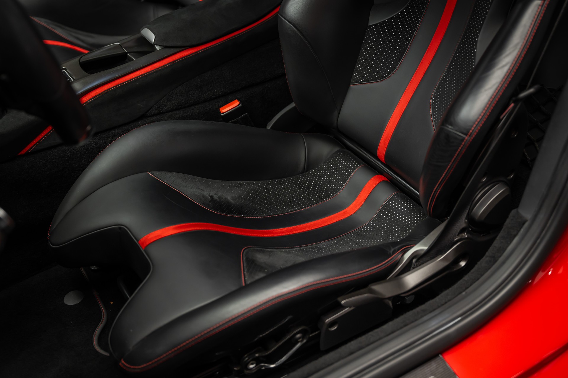 FERRARI * 812 SUPERFAST * ROSSO CORSA * CARBON RACING-SEATS *-image-16