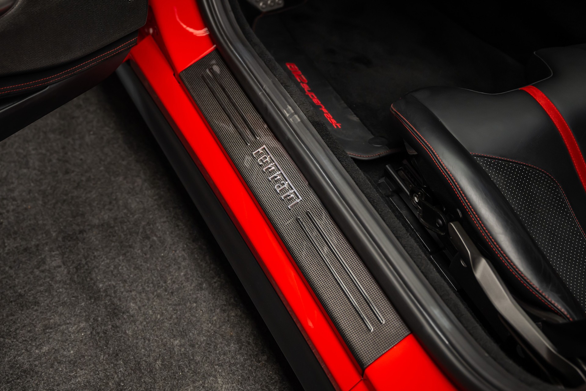 FERRARI * 812 SUPERFAST * ROSSO CORSA * CARBON RACING-SEATS *-image-17