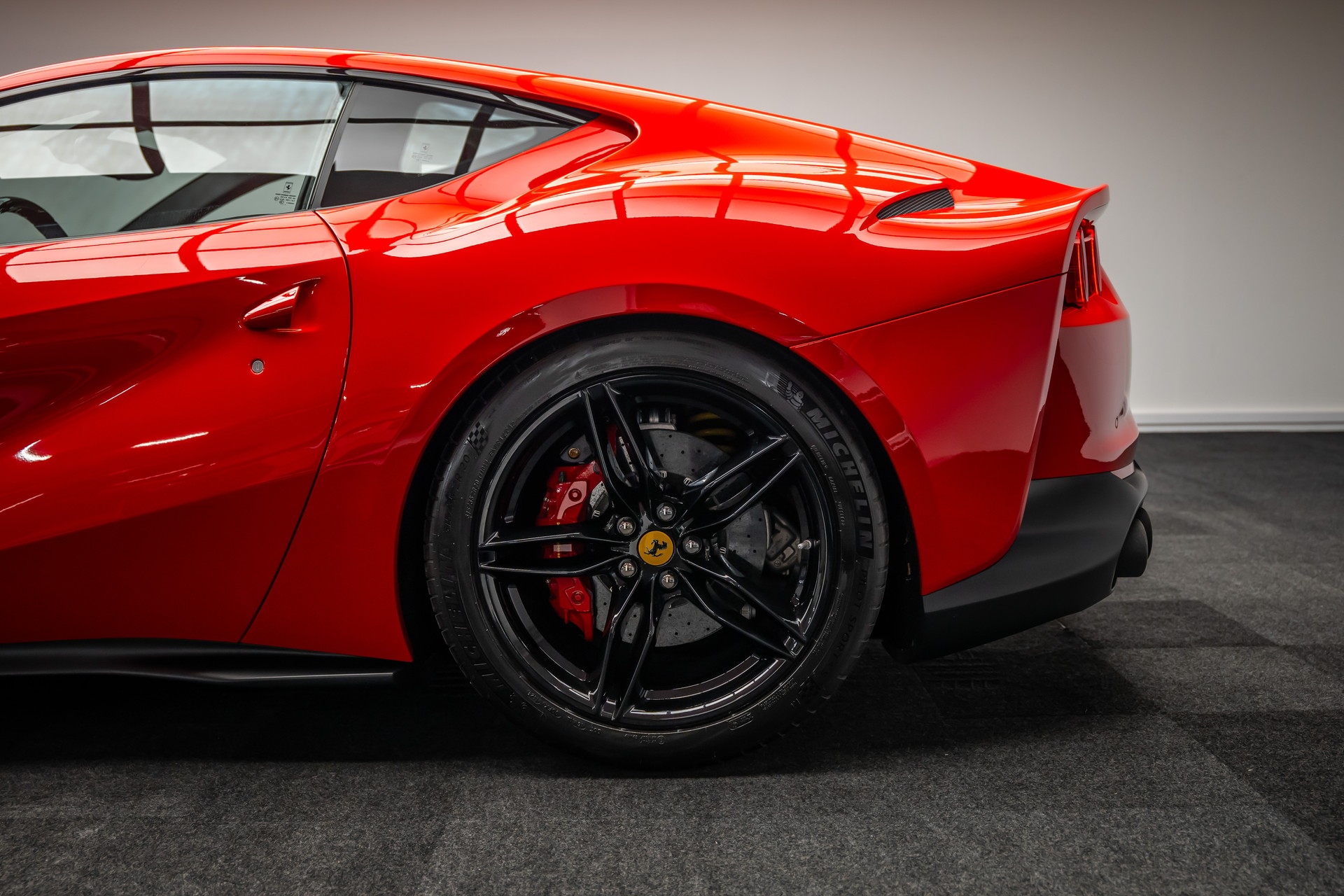 FERRARI * 812 SUPERFAST * ROSSO CORSA * CARBON RACING-SEATS *-showroom-element-2
