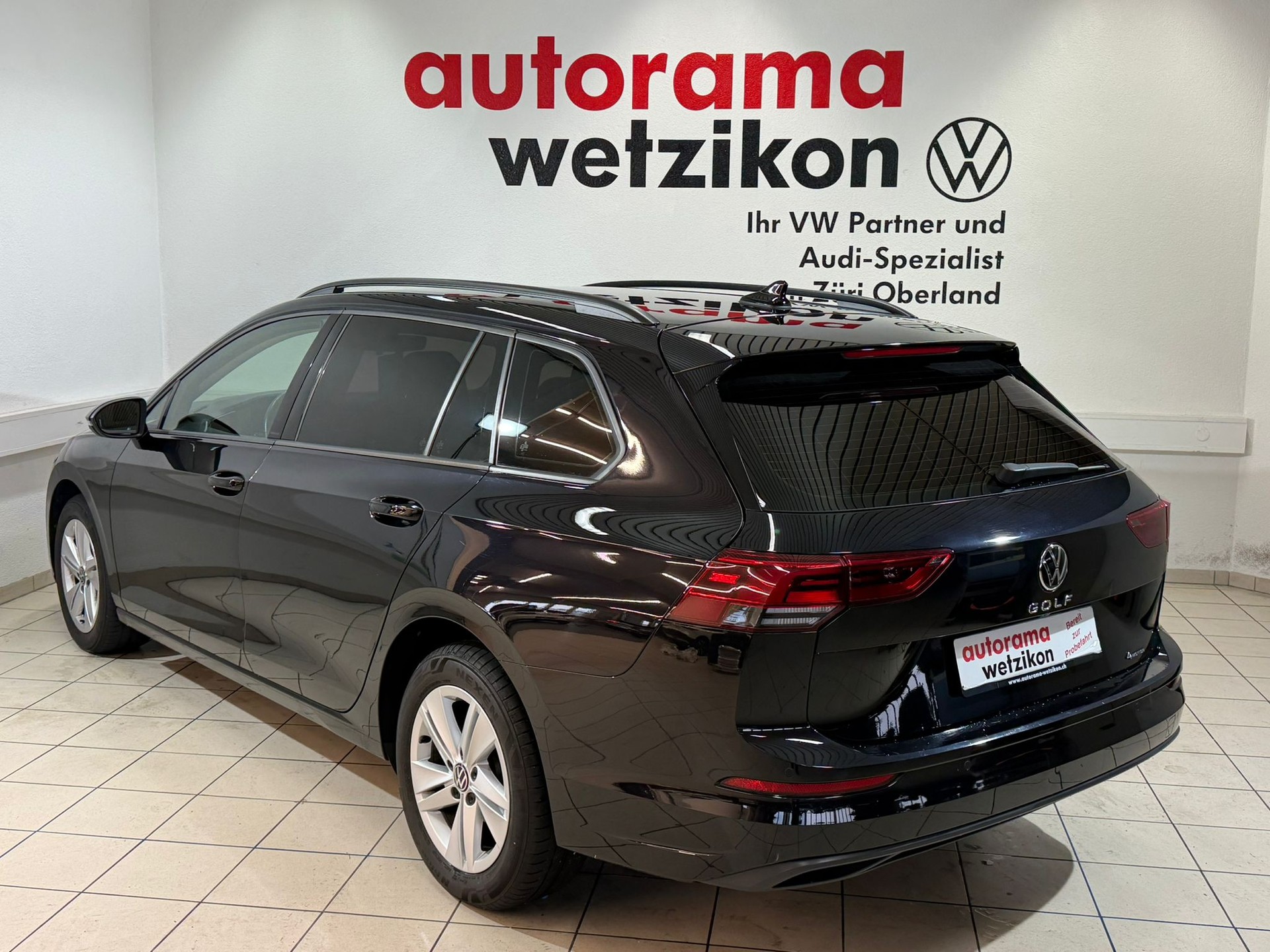 VW Golf 2.0 TDI Life DSG 4Motion-showroom-element-2
