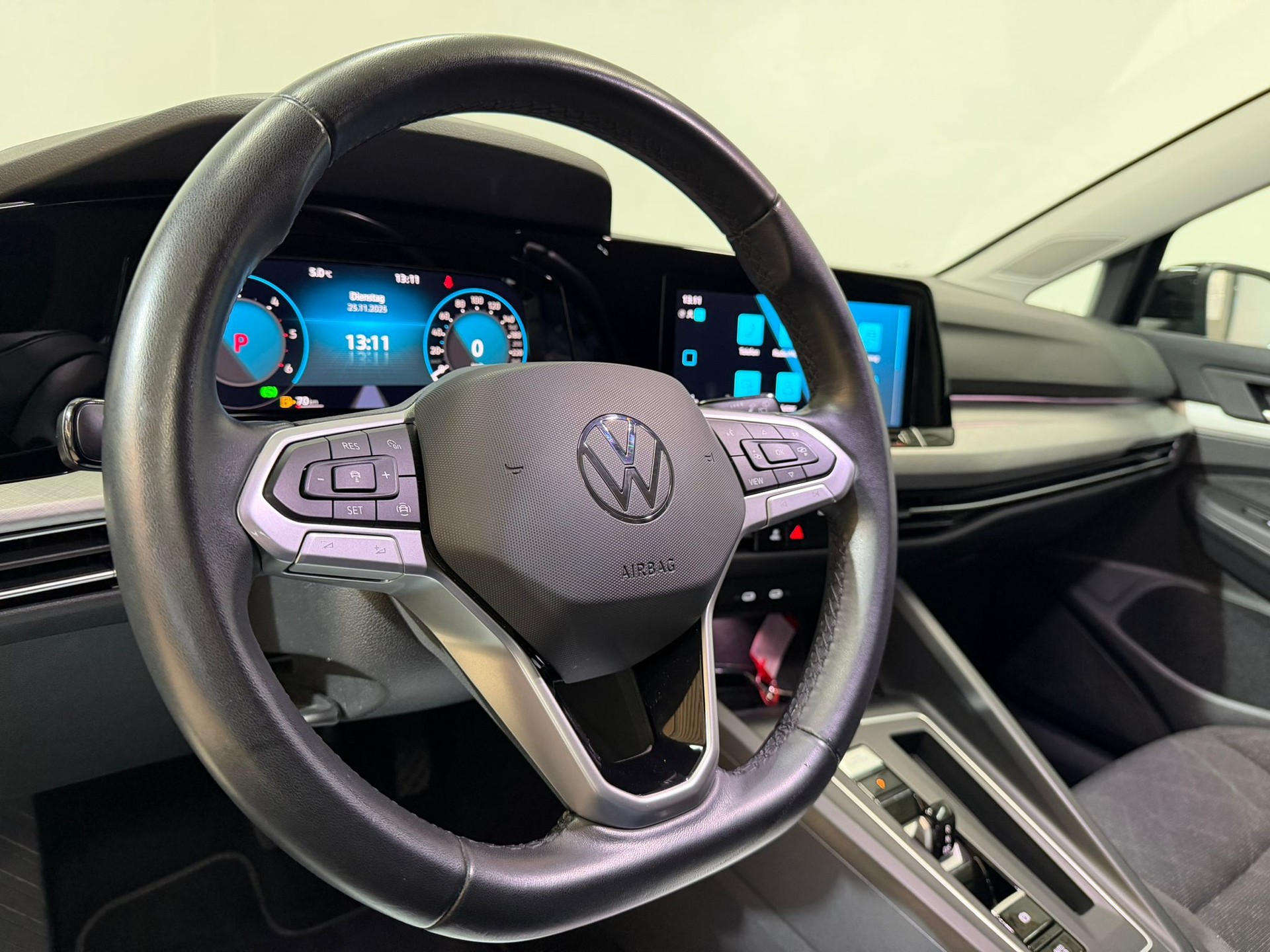 VW Golf 2.0 TDI Life DSG 4Motion-image-5