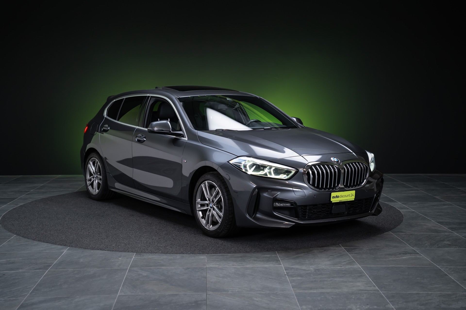 BMW 120i M Sport / CH-Fahrzeug / Panorama-Schiebedach / el.Sitze-showroom-element-2