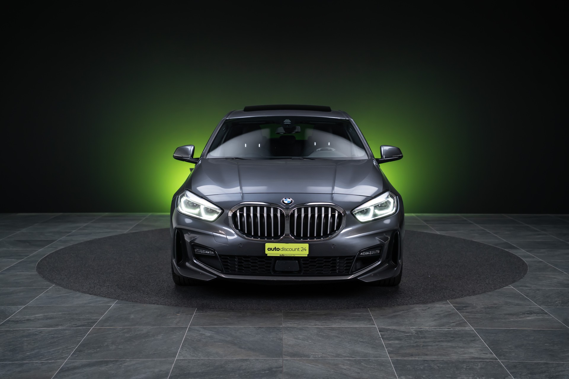 BMW 120i M Sport / CH-Fahrzeug / Panorama-Schiebedach / el.Sitze-showroom-element-1