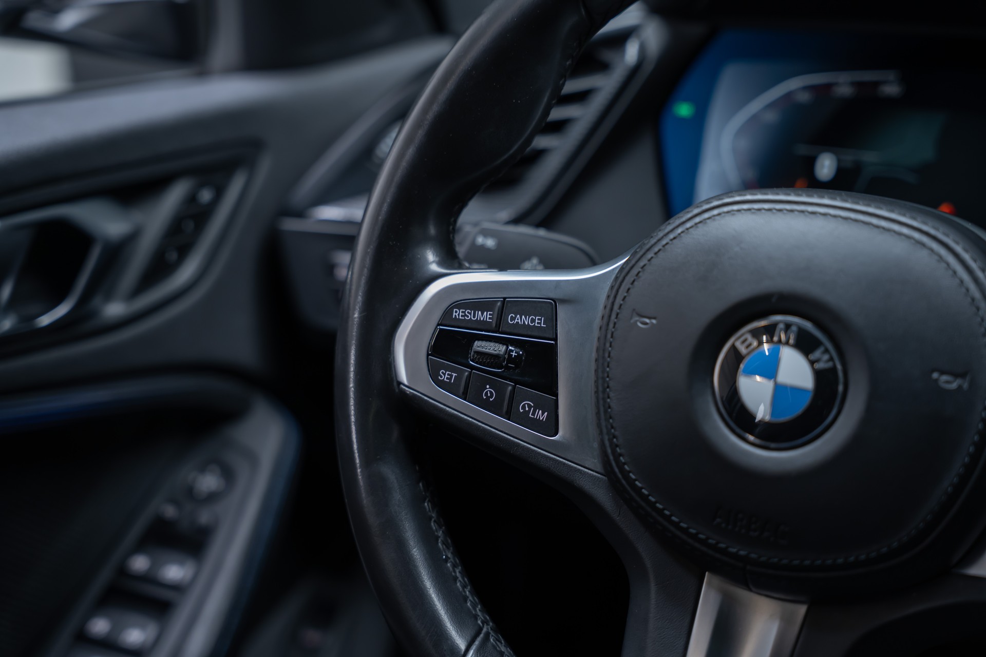 BMW 120i M Sport / CH-Fahrzeug / Panorama-Schiebedach / el.Sitze-image-24