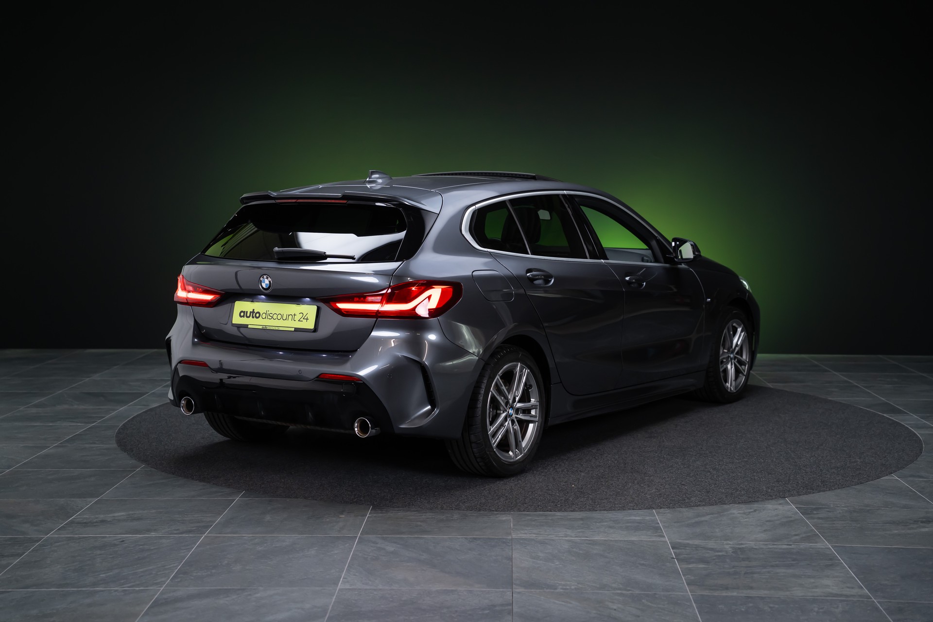BMW 120i M Sport / CH-Fahrzeug / Panorama-Schiebedach / el.Sitze-image-4