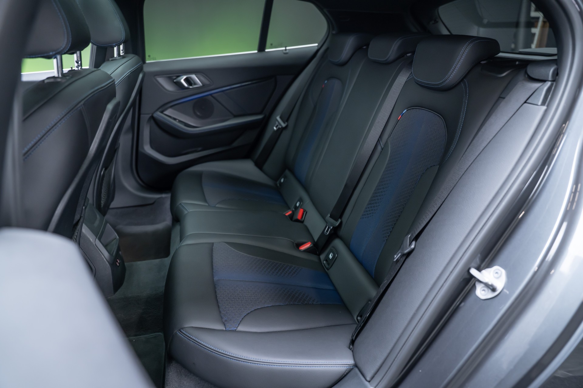 BMW 120i M Sport / CH-Fahrzeug / Panorama-Schiebedach / el.Sitze-image-17