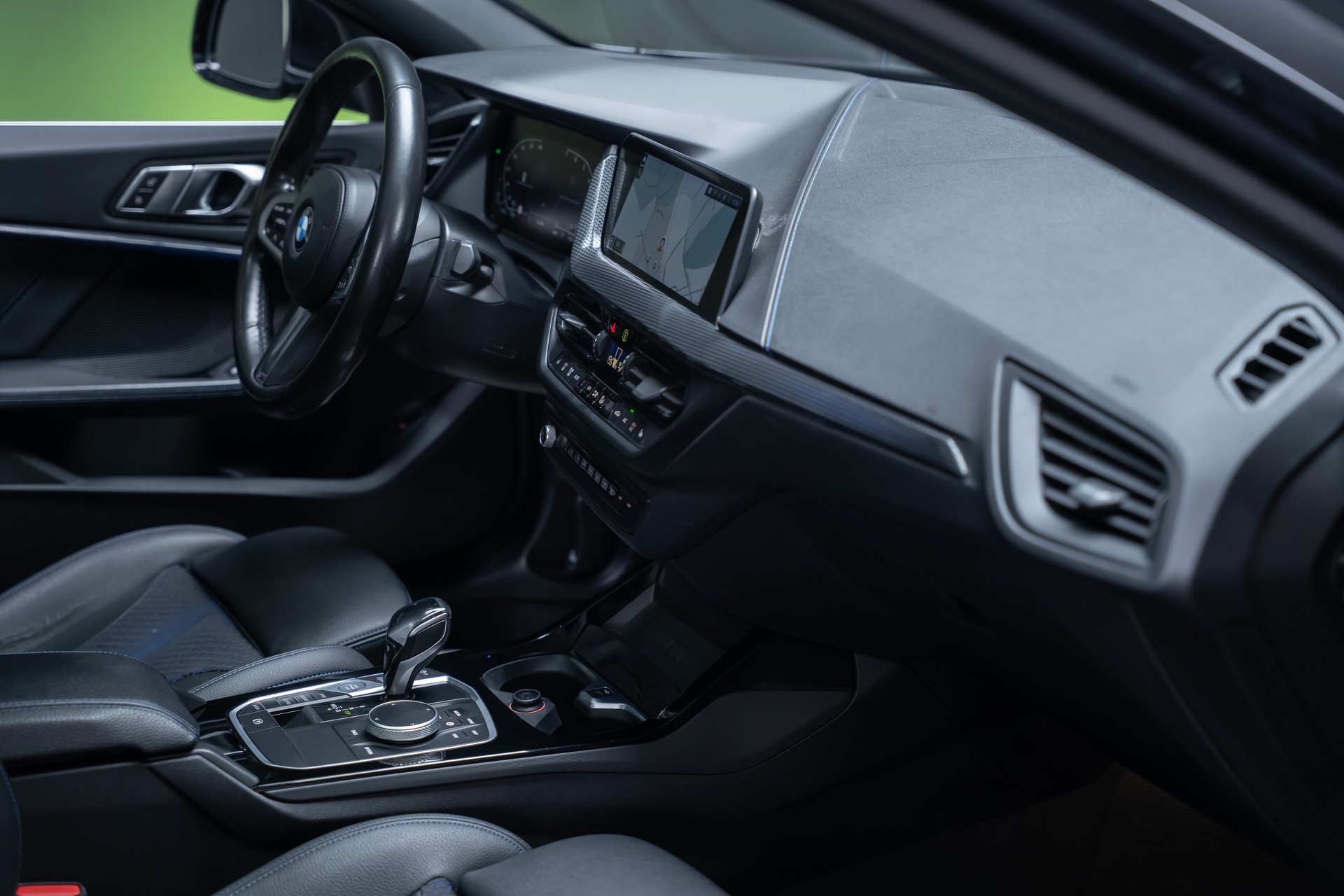 BMW 120i M Sport / CH-Fahrzeug / Panorama-Schiebedach / el.Sitze-image-21