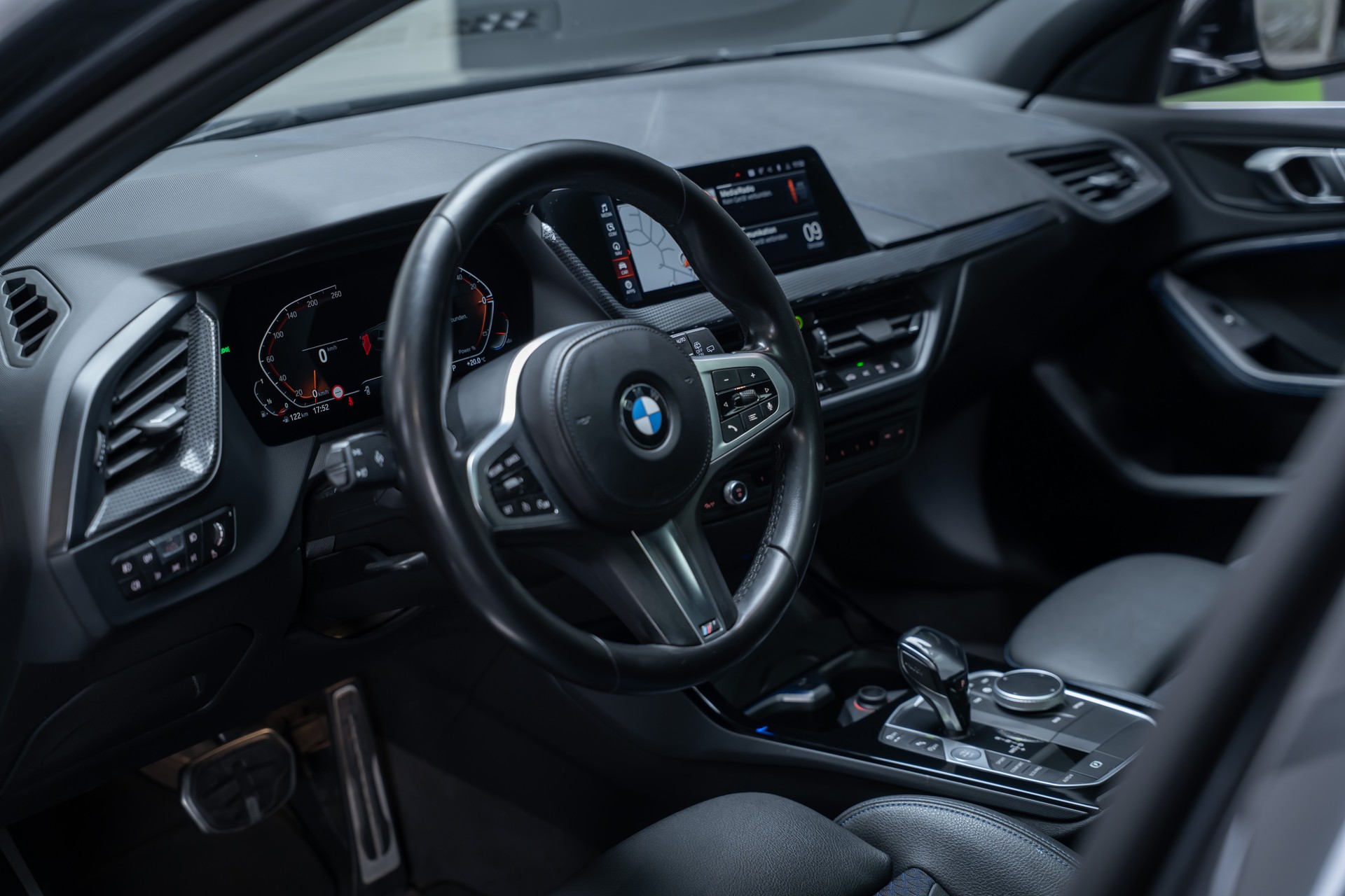 BMW 120i M Sport / CH-Fahrzeug / Panorama-Schiebedach / el.Sitze-image-13