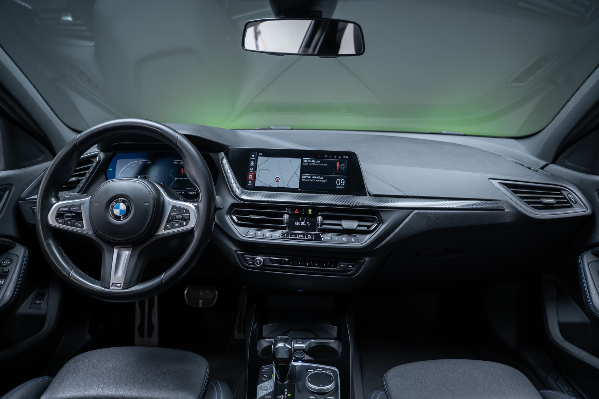 BMW 120i M Sport / CH-Fahrzeug / Panorama-Schiebedach / el.Sitze-image-22