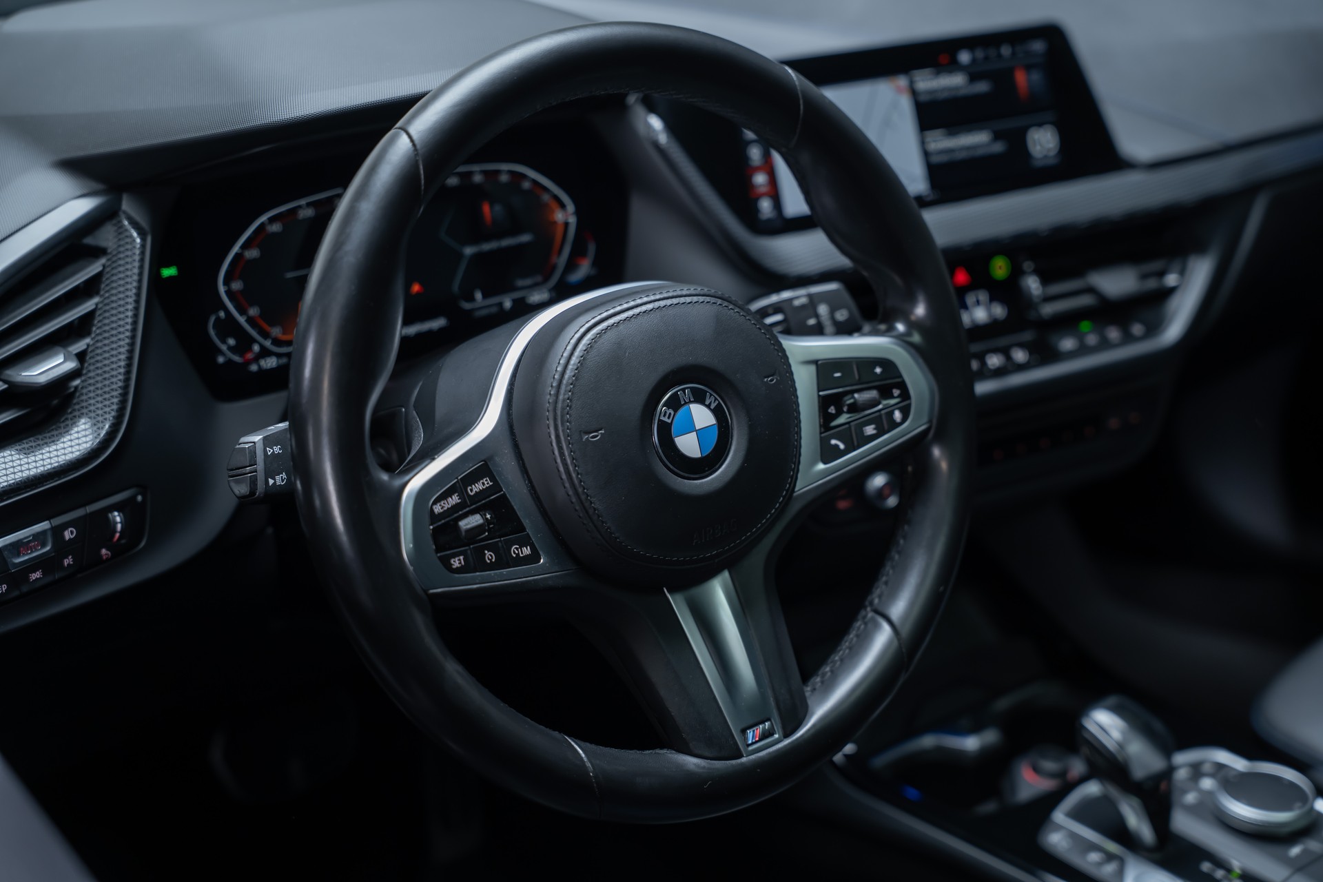 BMW 120i M Sport / CH-Fahrzeug / Panorama-Schiebedach / el.Sitze-image-12