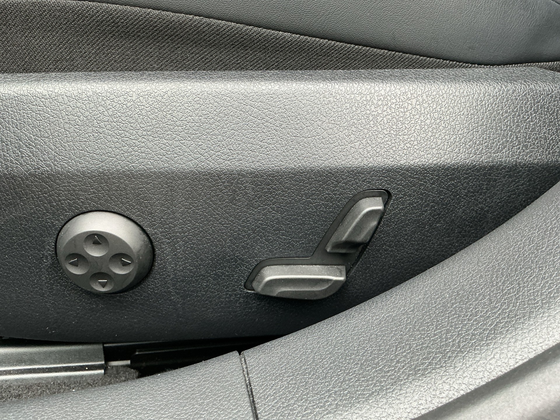MERCEDES-BENZ E 200 9G-Tronic AMG Line-image-7