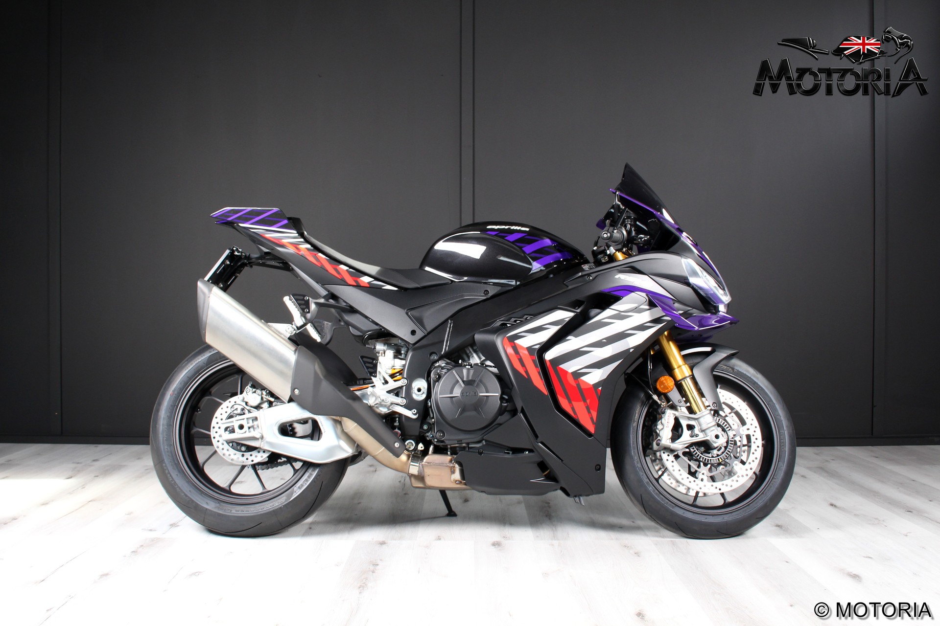 APRILIA Aprilia RSV4-showroom-element-1