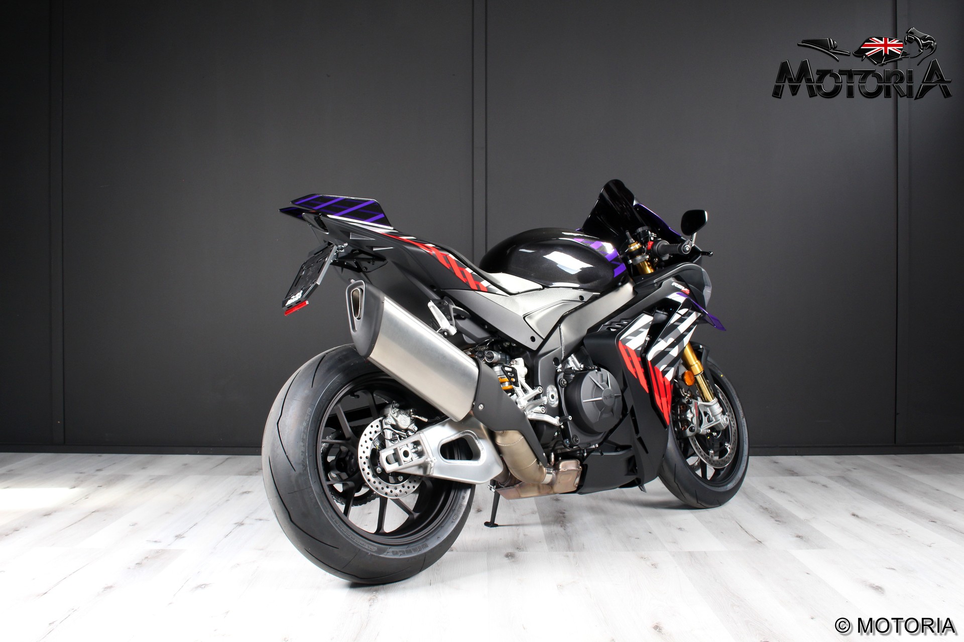 APRILIA Aprilia RSV4-showroom-element-2