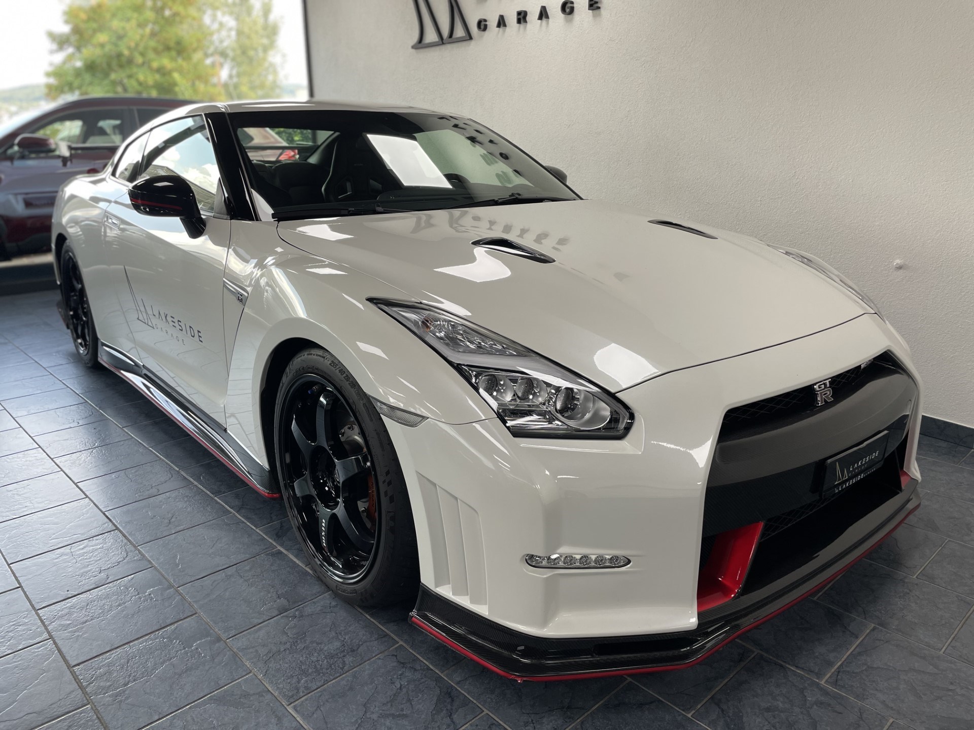 NISSAN GT-R 3.8 V6 Biturbo Nismo-showroom-element-2