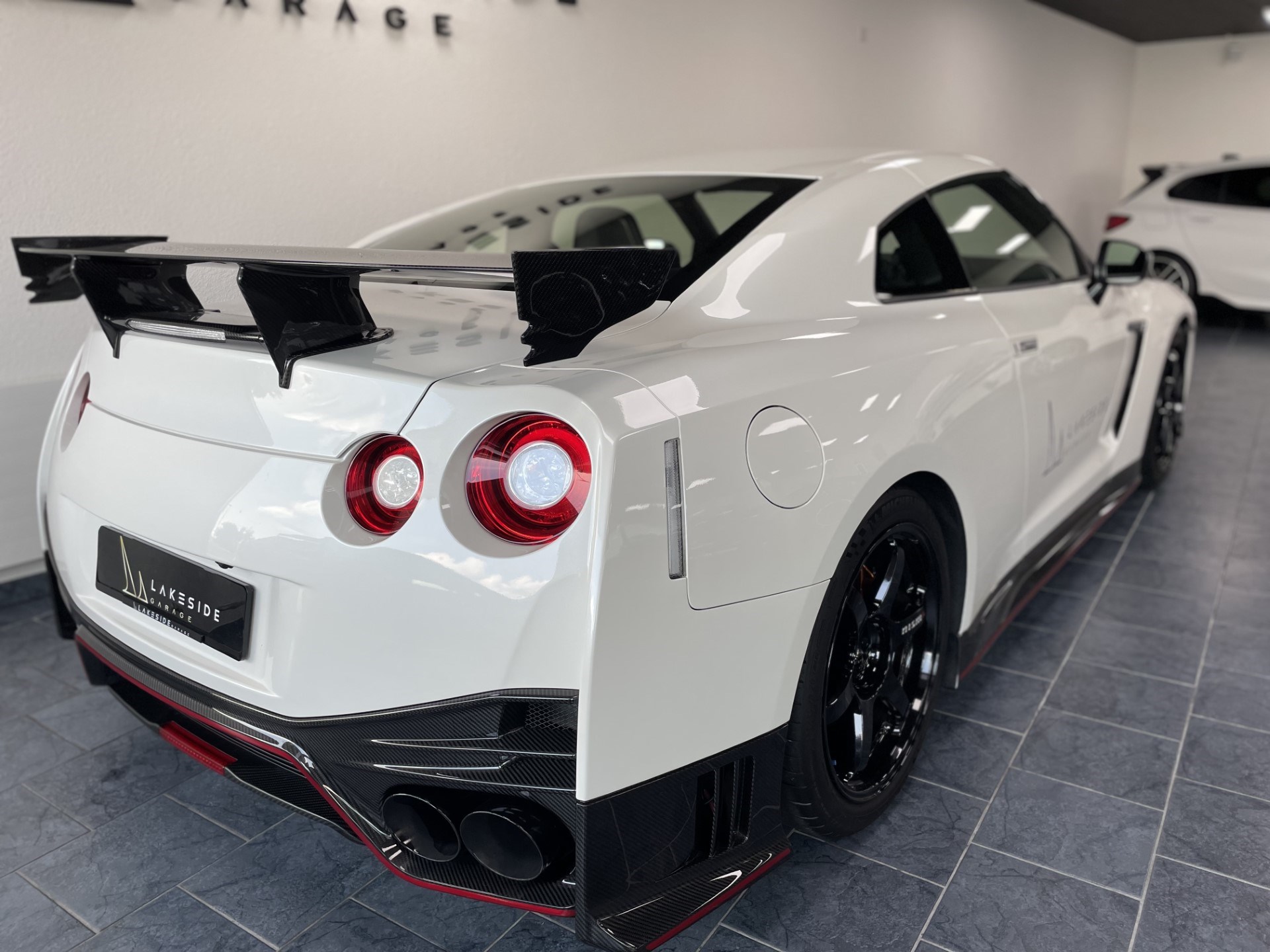 NISSAN GT-R 3.8 V6 Biturbo Nismo-showroom-element-3