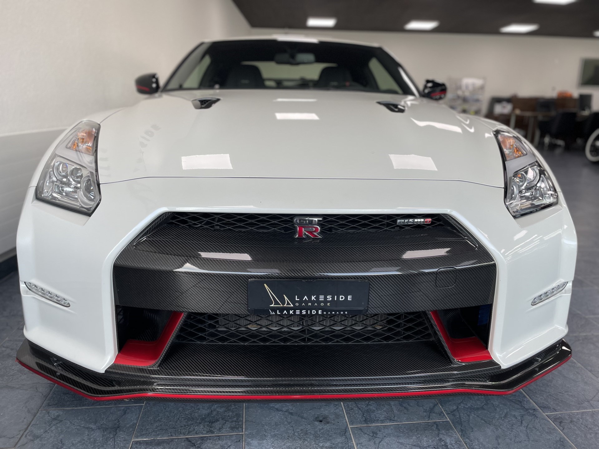 NISSAN GT-R 3.8 V6 Biturbo Nismo-showroom-element-1