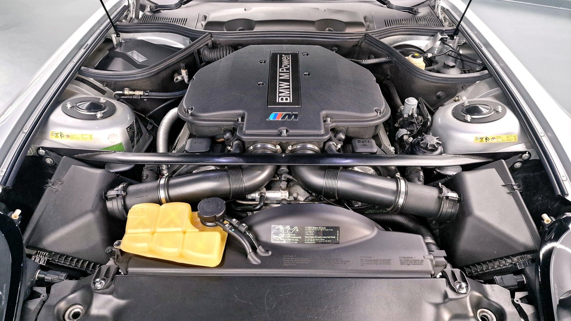 BMW Z8 Roadster-image-12