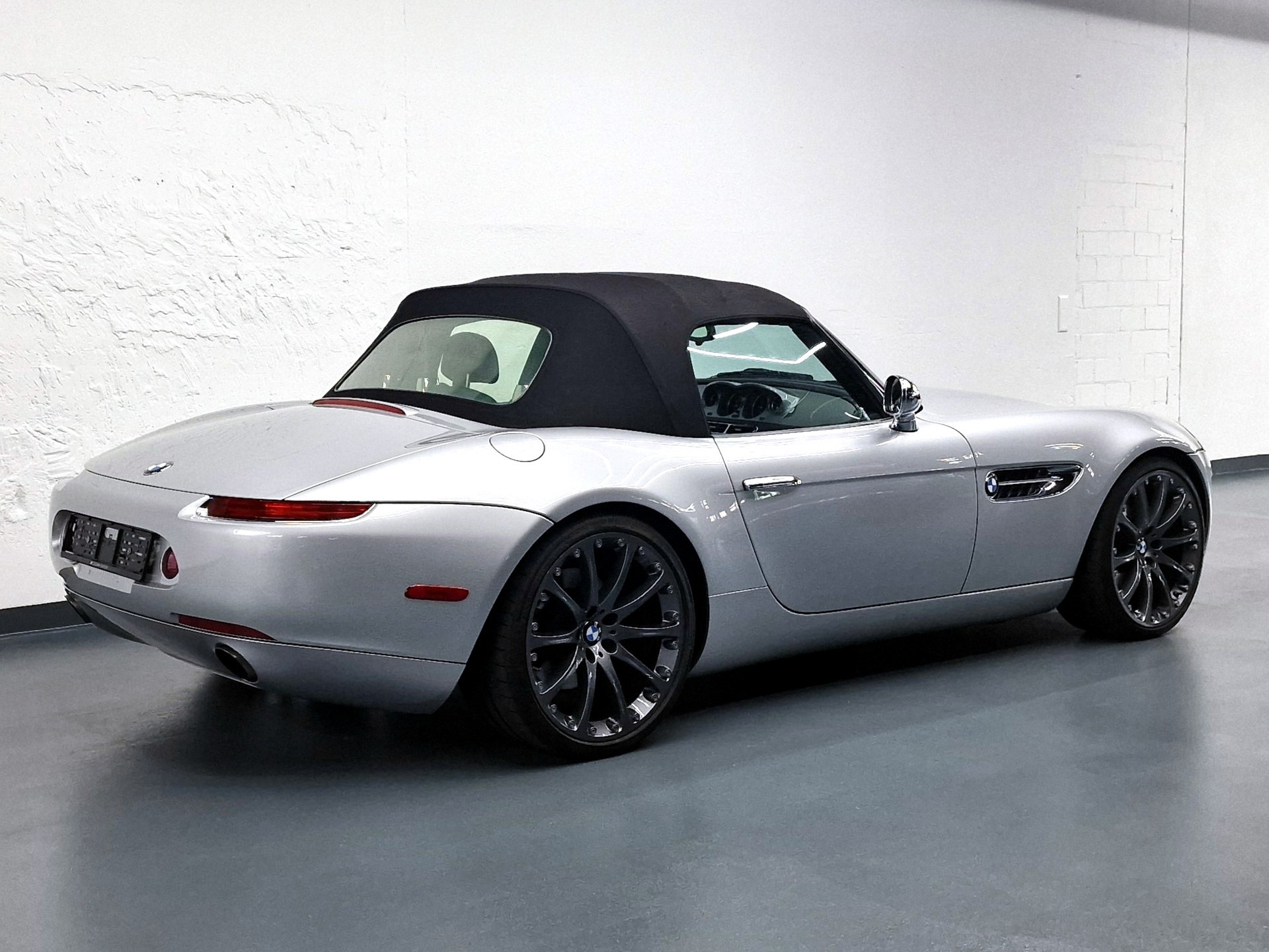 BMW Z8 Roadster-image-5