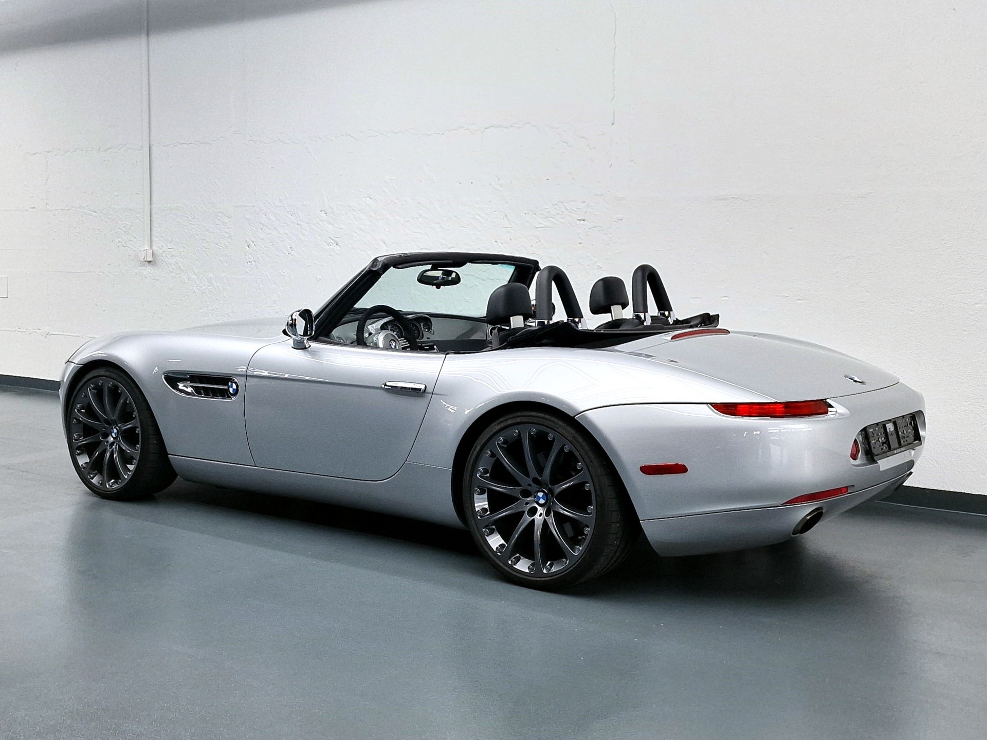 BMW Z8 Roadster-image-9