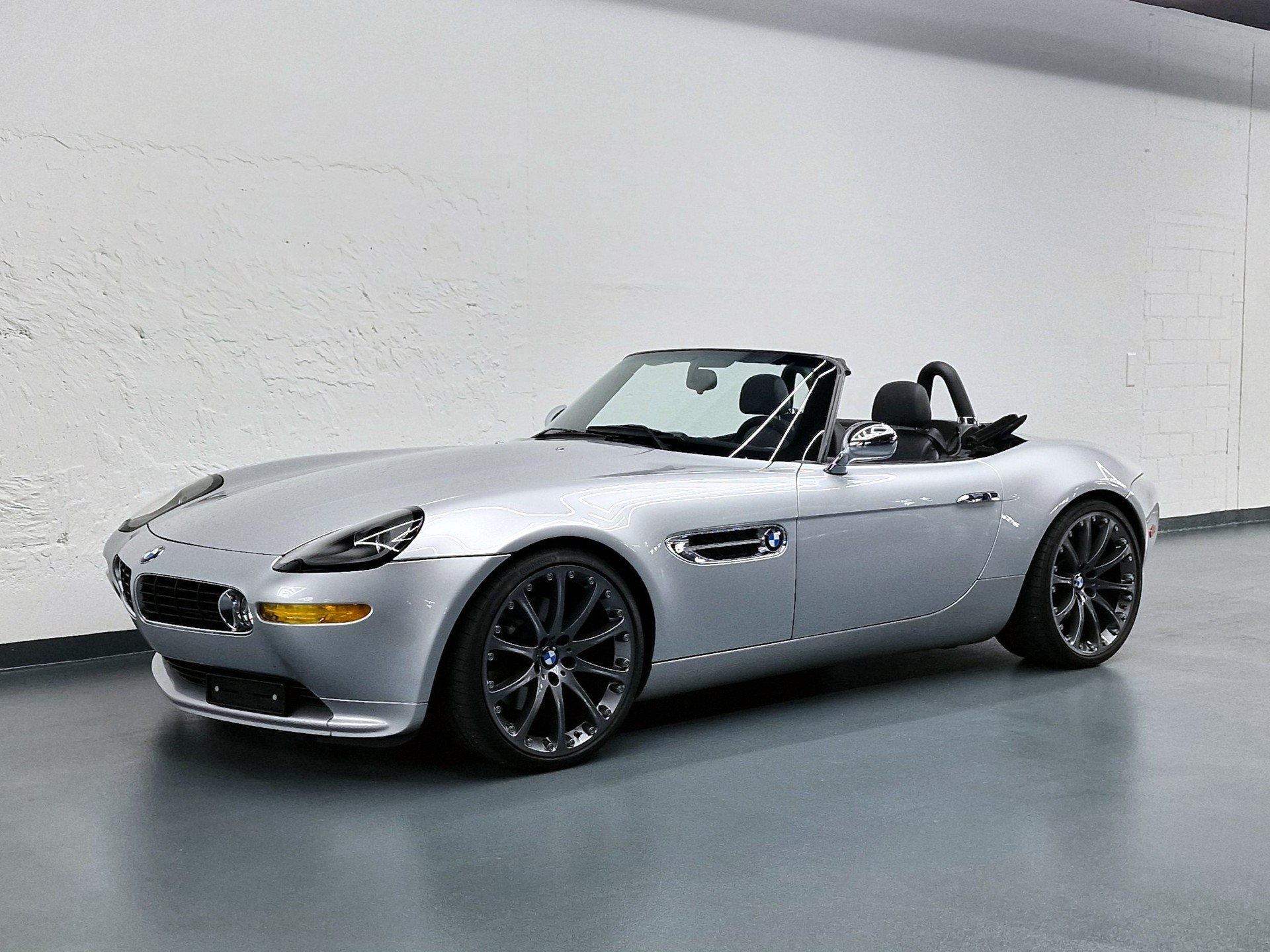 BMW Z8 Roadster-image-8