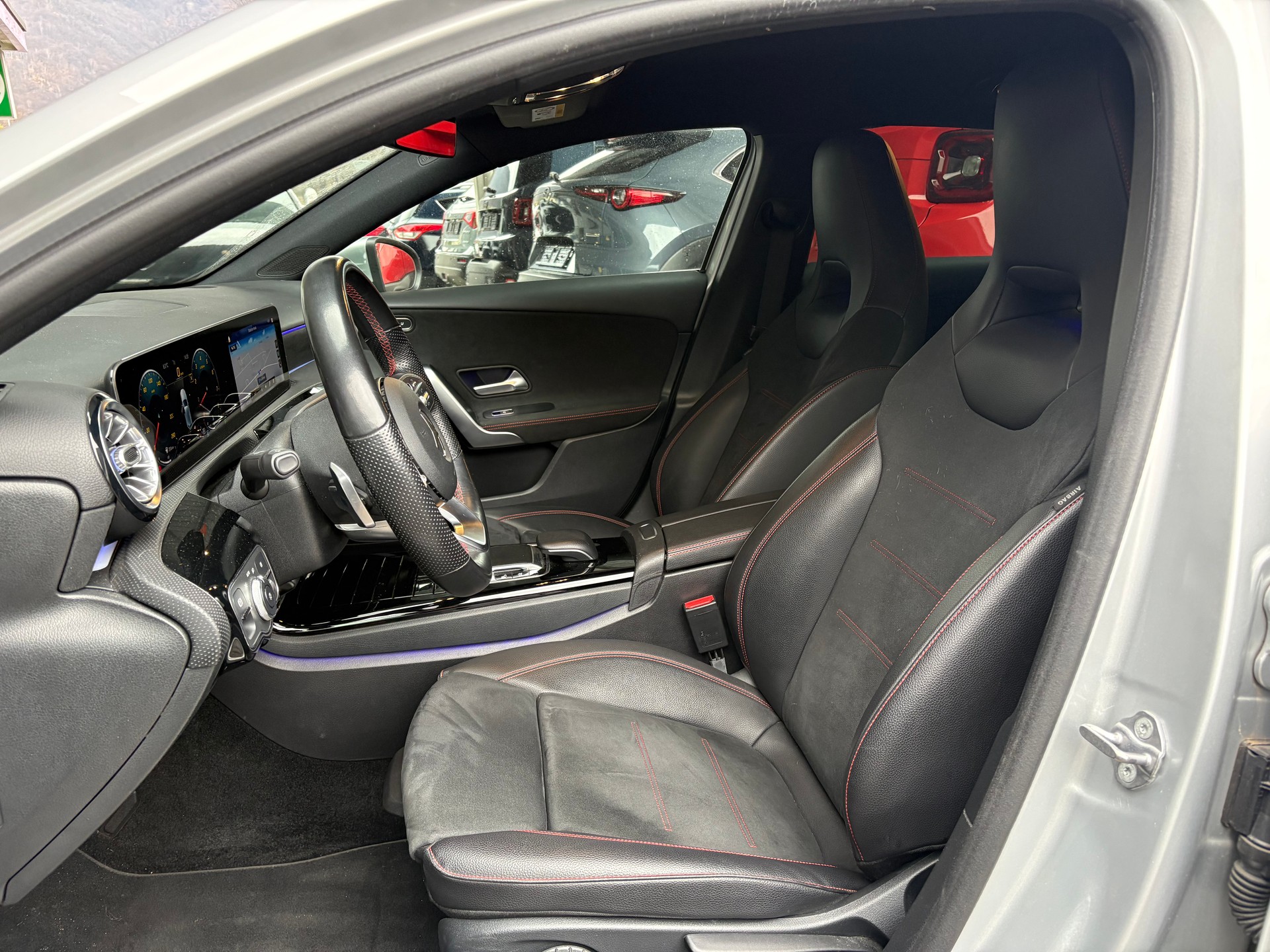 MERCEDES-BENZ A 220 AMG Line 7G-DCT 4Matic-image-10