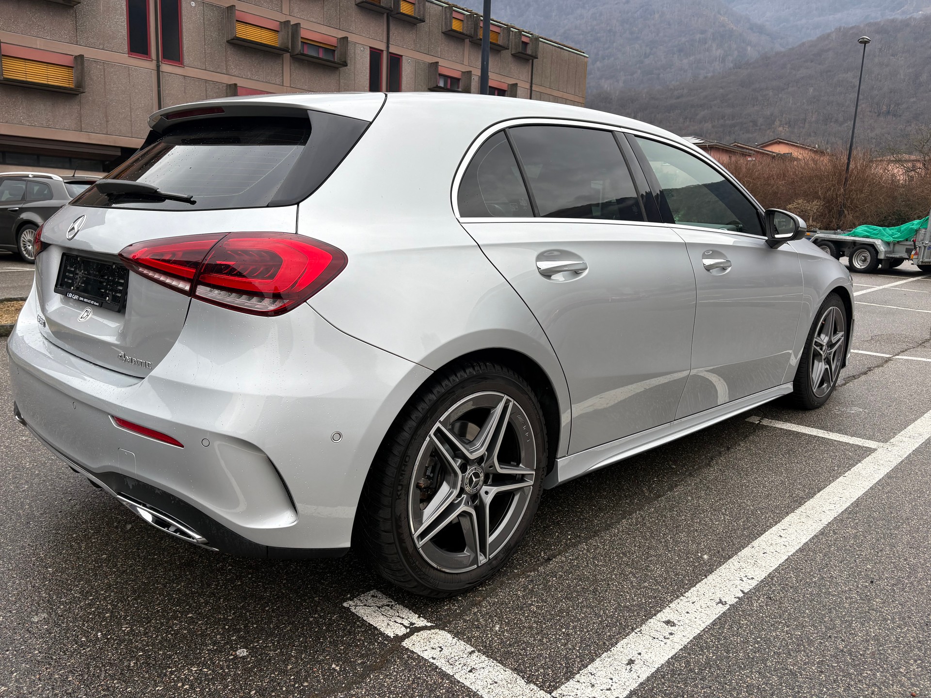 MERCEDES-BENZ A 220 AMG Line 7G-DCT 4Matic-image-4