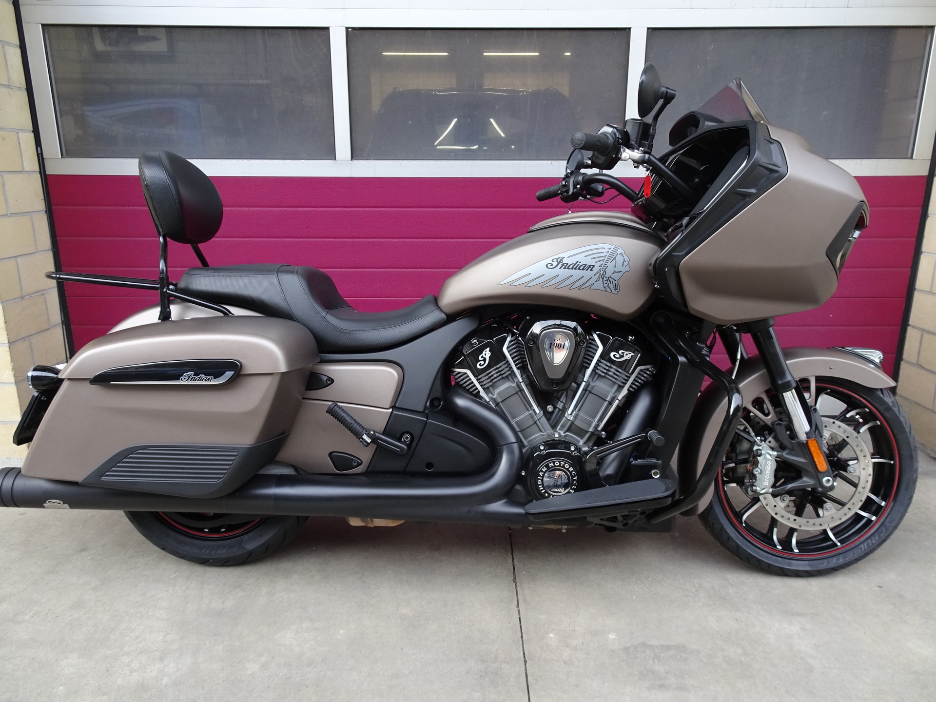 INDIAN Challenger Dark Horse