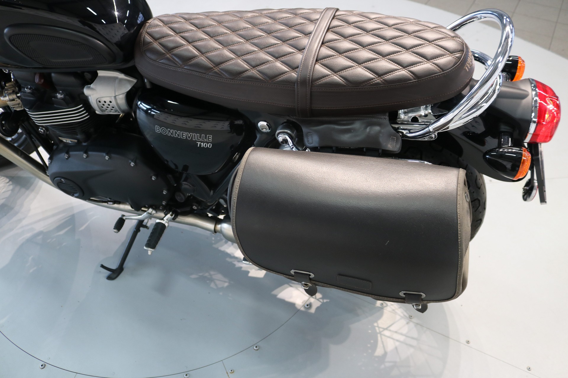 TRIUMPH Bonneville 900 T 100-image-10