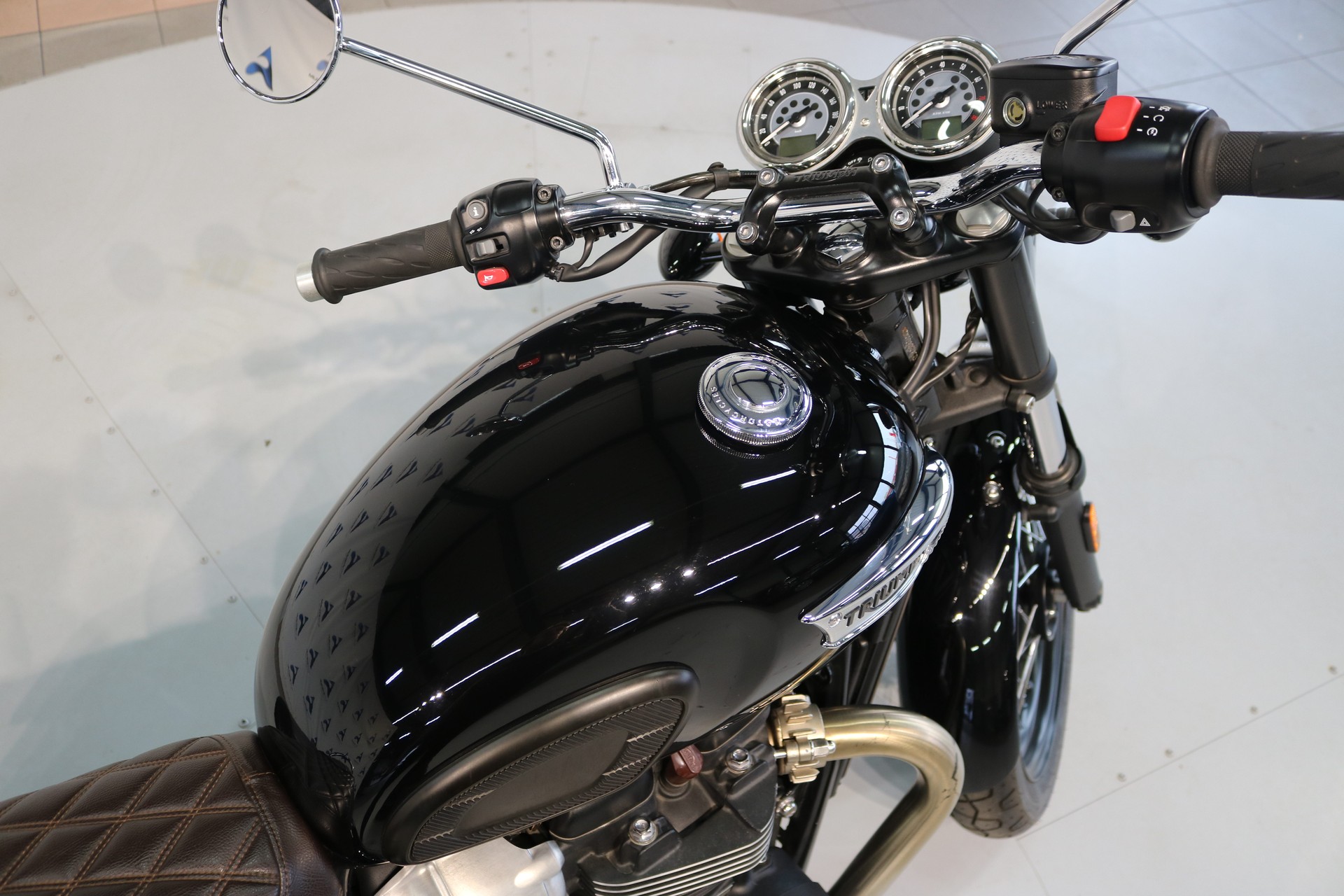 TRIUMPH Bonneville 900 T 100-image-14