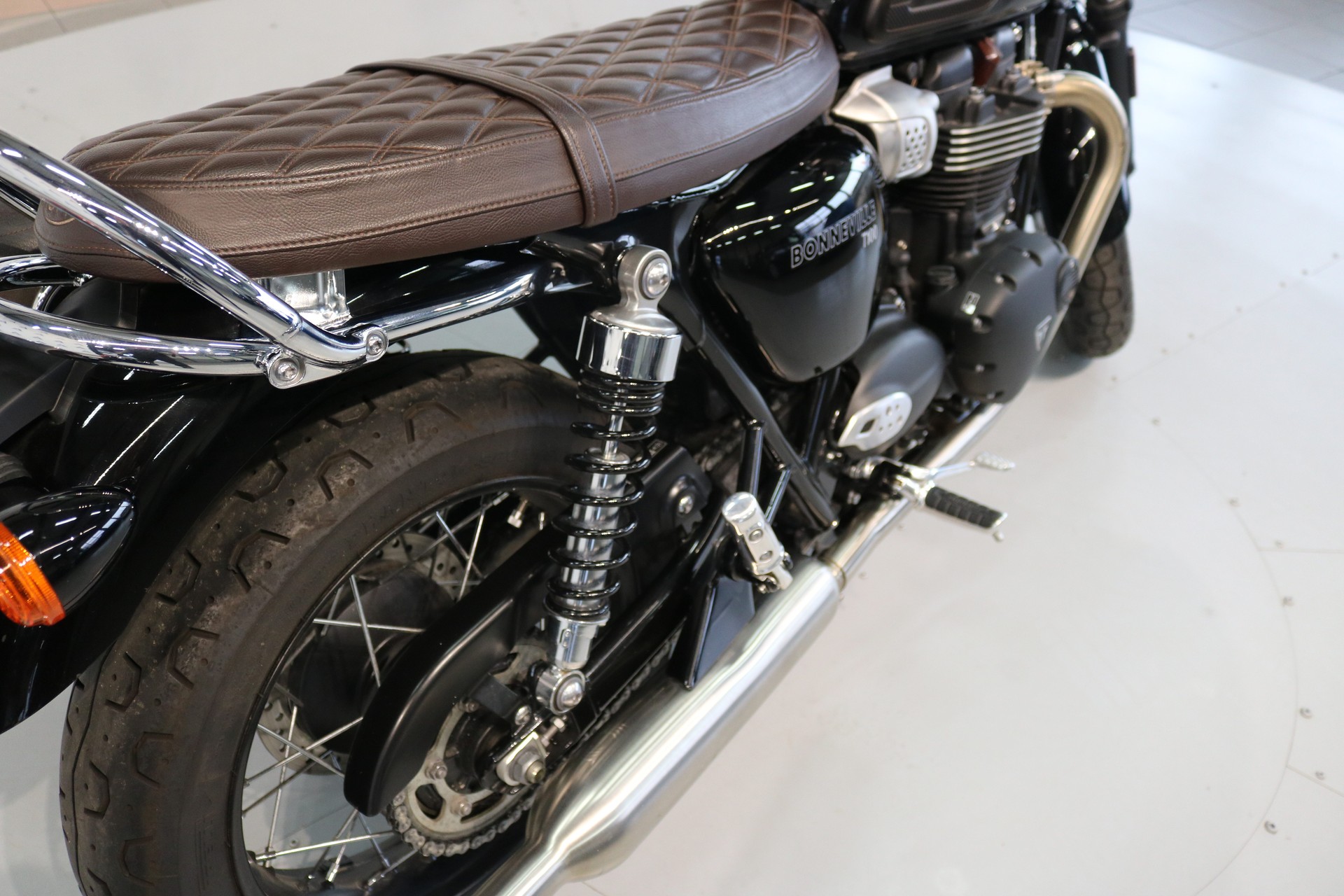 TRIUMPH Bonneville 900 T 100-image-8