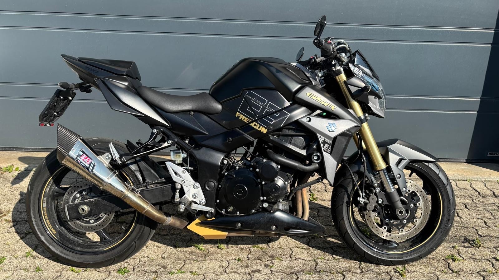 SUZUKI GSR 750 ABS Freegun-image-1
