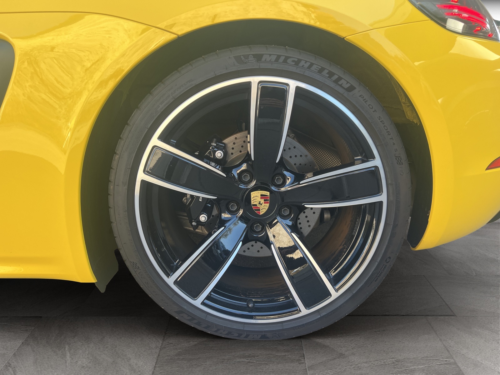 PORSCHE 718 Cayman GTS 4.0-image-14