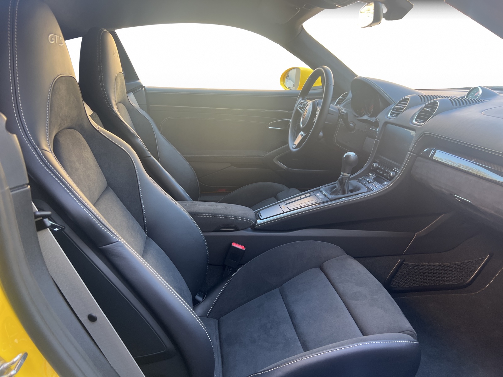PORSCHE 718 Cayman GTS 4.0-image-11