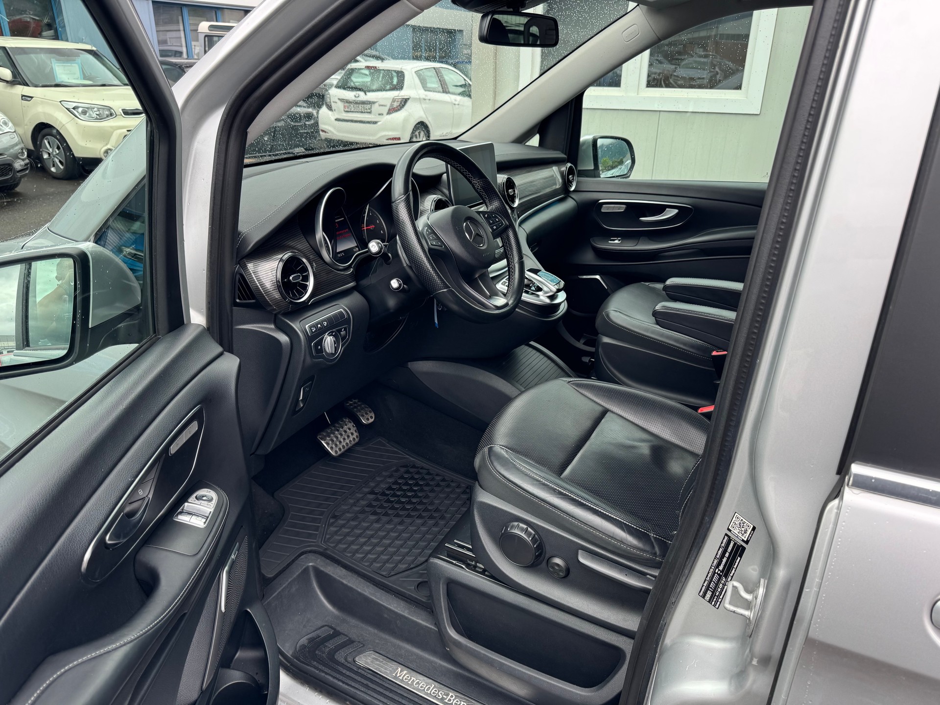 MERCEDES-BENZ V 300 d lang Avantgarde 4Matic 9G-Tronic-image-8