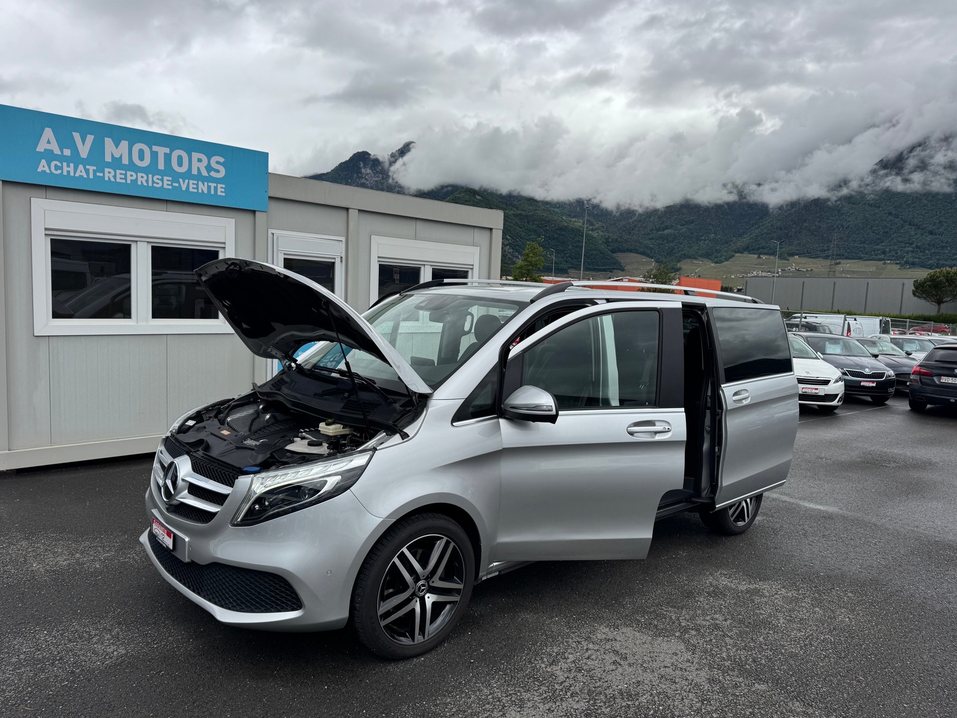 MERCEDES-BENZ V 300 d lang Avantgarde 4Matic 9G-Tronic-image-15