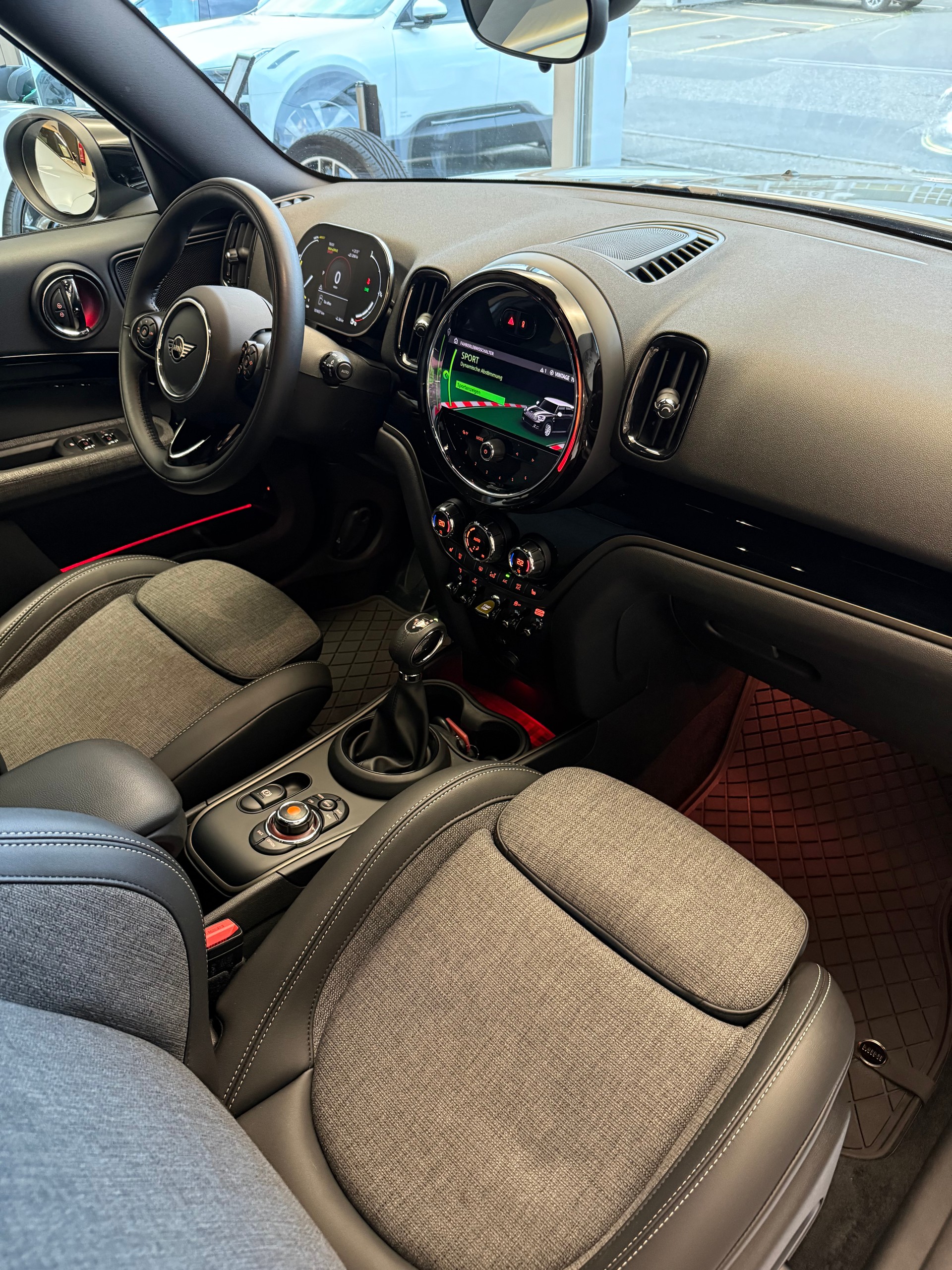 MINI Countryman Cooper SE ALL4 PHEV Steptronic-image-13