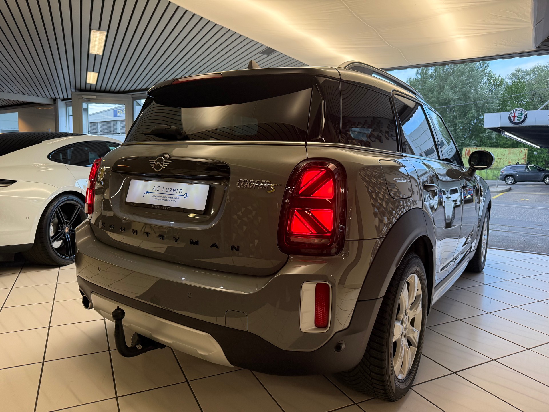MINI Countryman Cooper SE ALL4 PHEV Steptronic-showroom-element-2