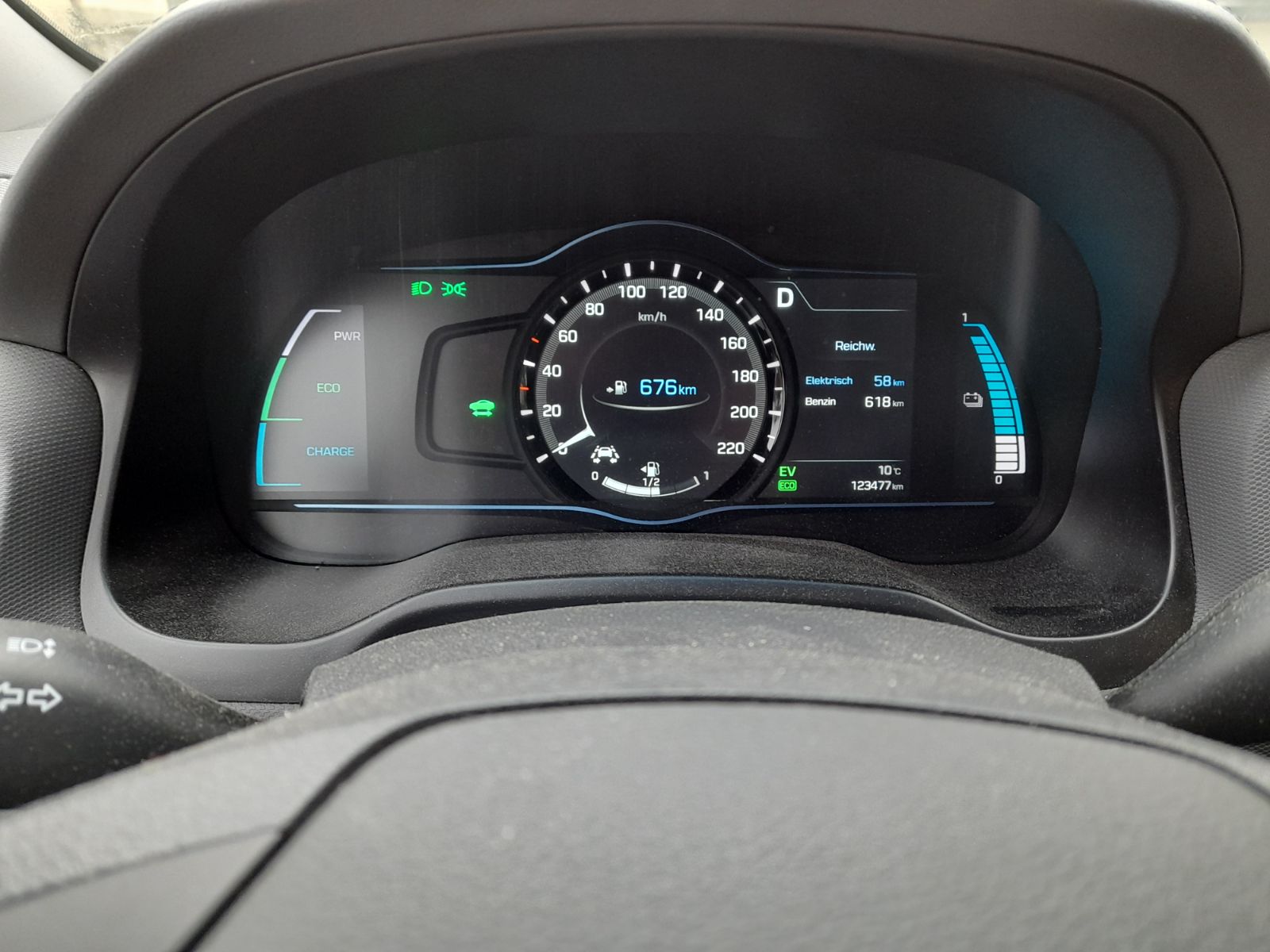 HYUNDAI Ioniq 1.6 GDi PHEV Launch Plus DCT-image-2