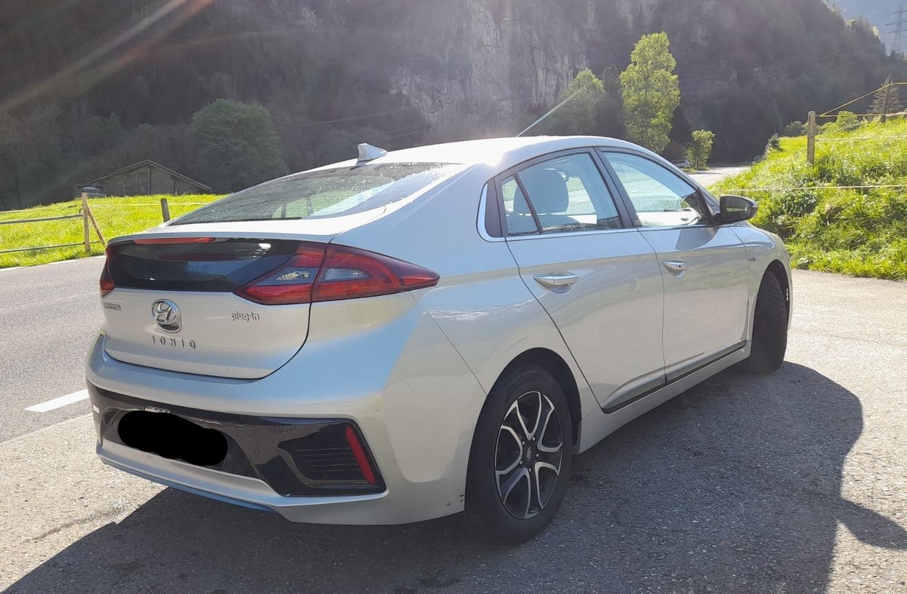 HYUNDAI Ioniq 1.6 GDi PHEV Launch Plus DCT-image-1
