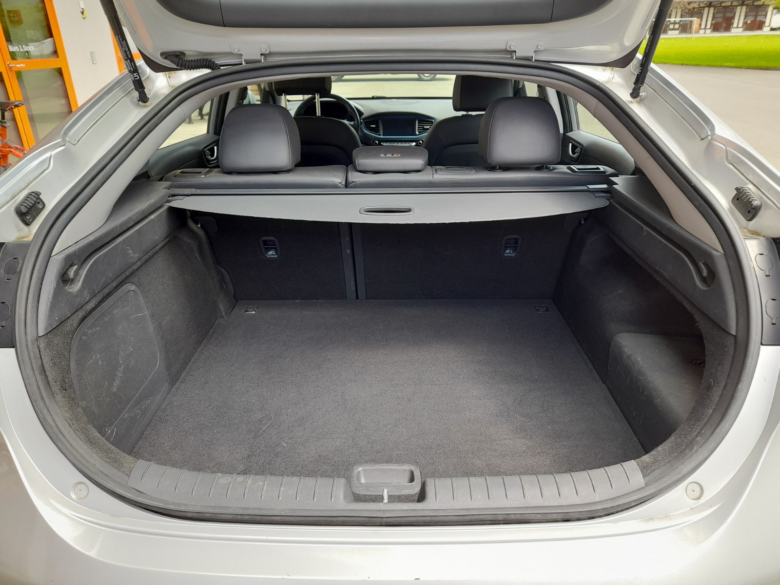 HYUNDAI Ioniq 1.6 GDi PHEV Launch Plus DCT-image-5