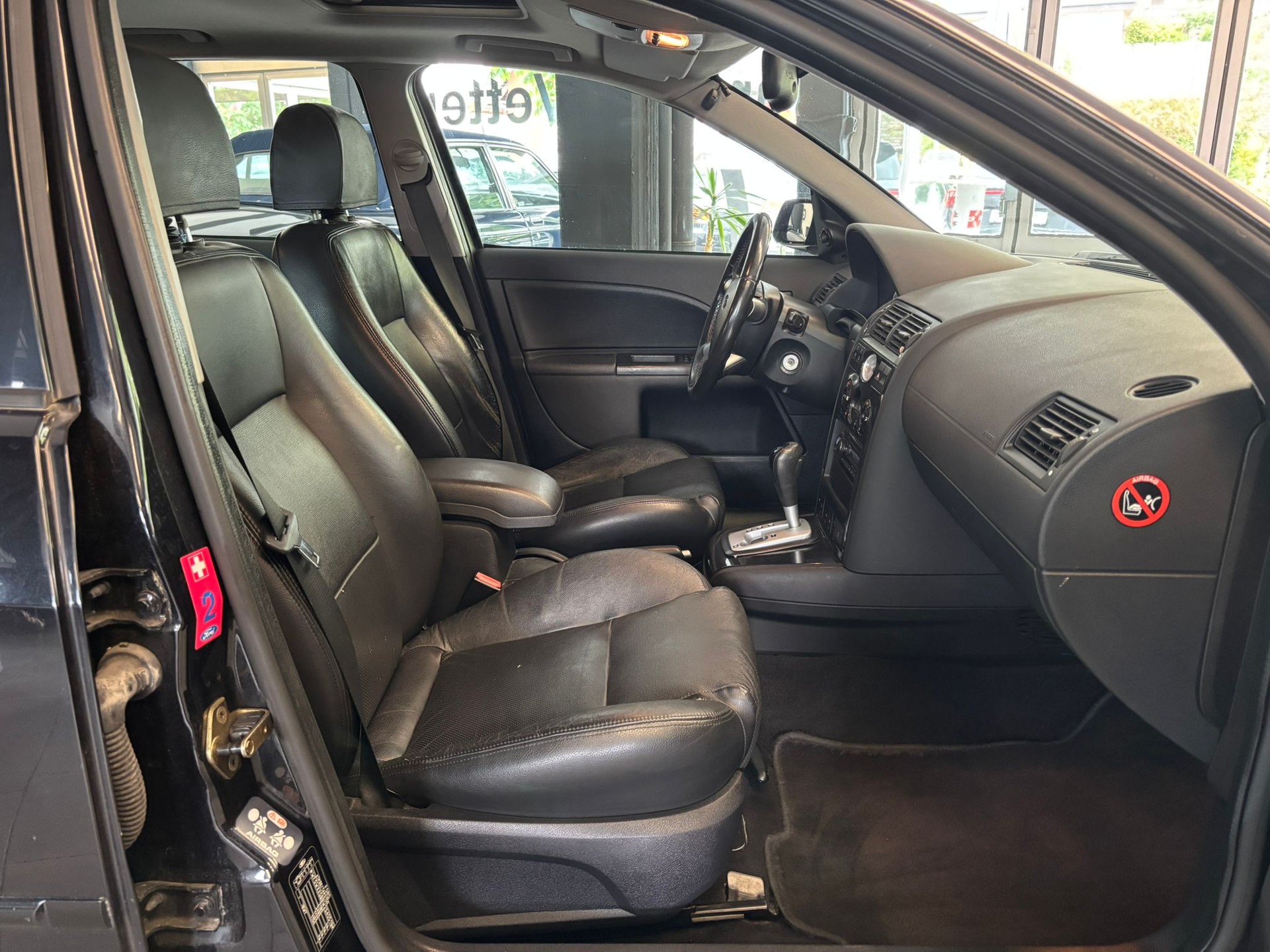 FORD Mondeo 2.5i V6 Executive-image-6