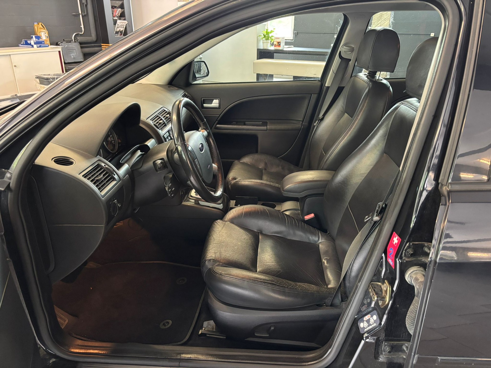 FORD Mondeo 2.5i V6 Executive-image-7