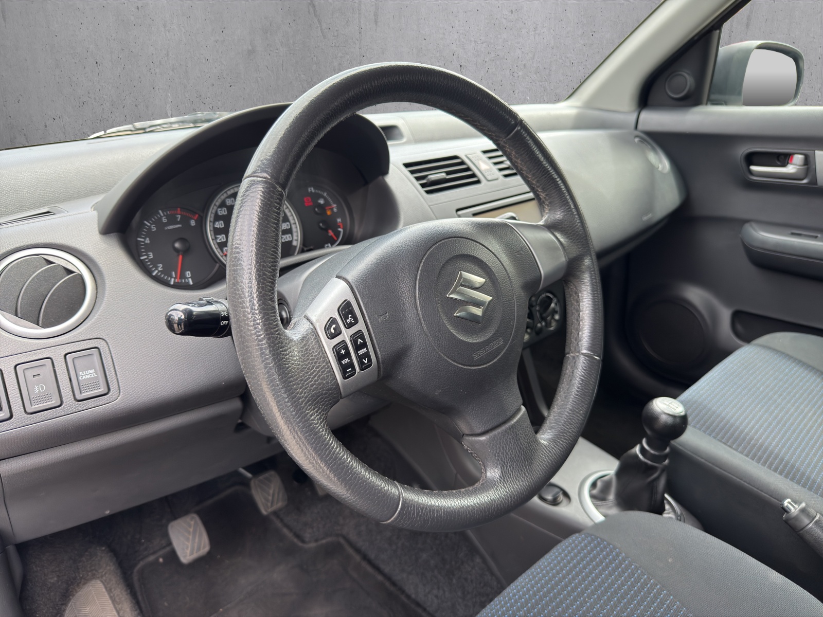 SUZUKI Swift 1.3i 16V GL-image-9