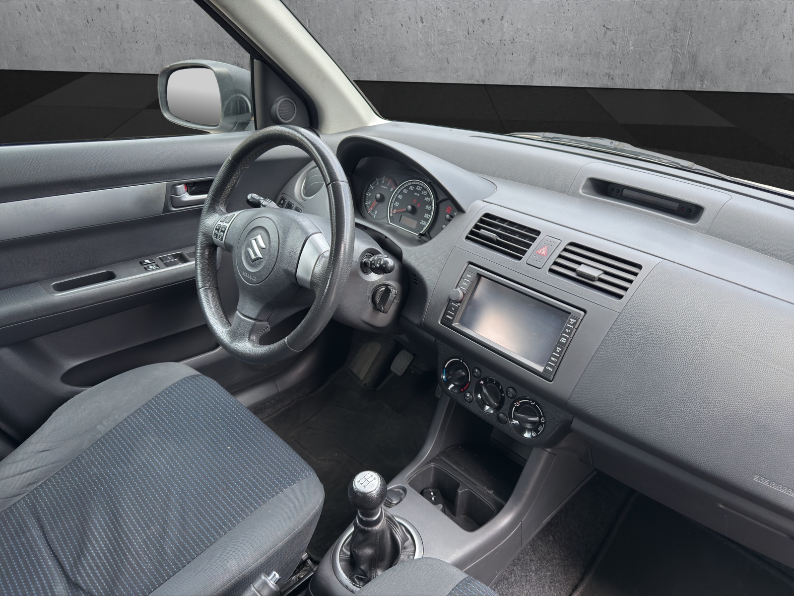 SUZUKI Swift 1.3i 16V GL-image-10