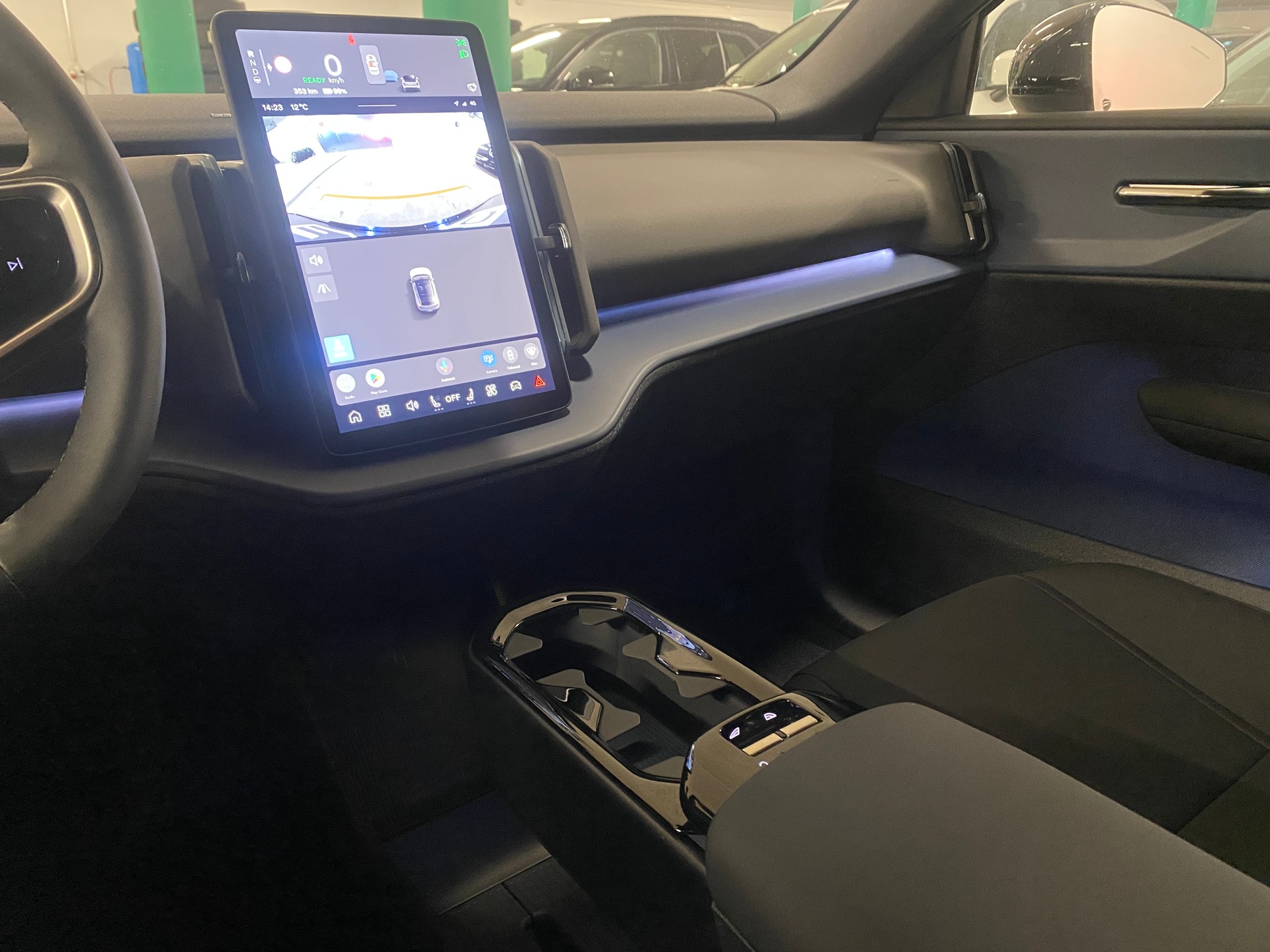 VOLVO EX30 E60 69kWh Twin Black Edition-image-9