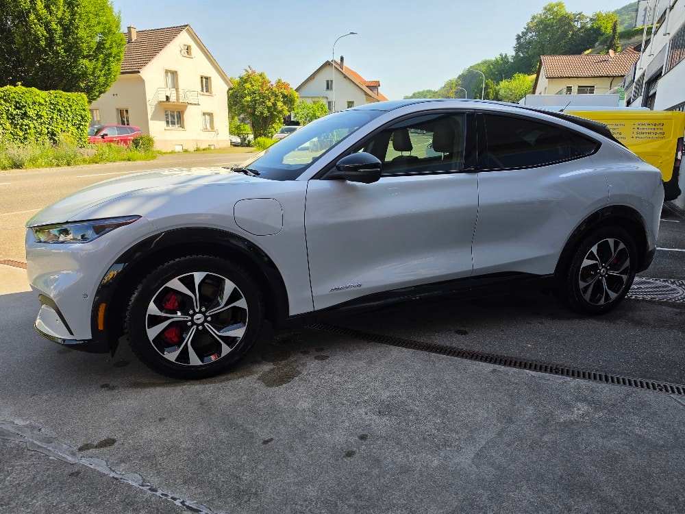 FORD Mustang MACH-E AWD 72.6 kWh-showroom-element-1
